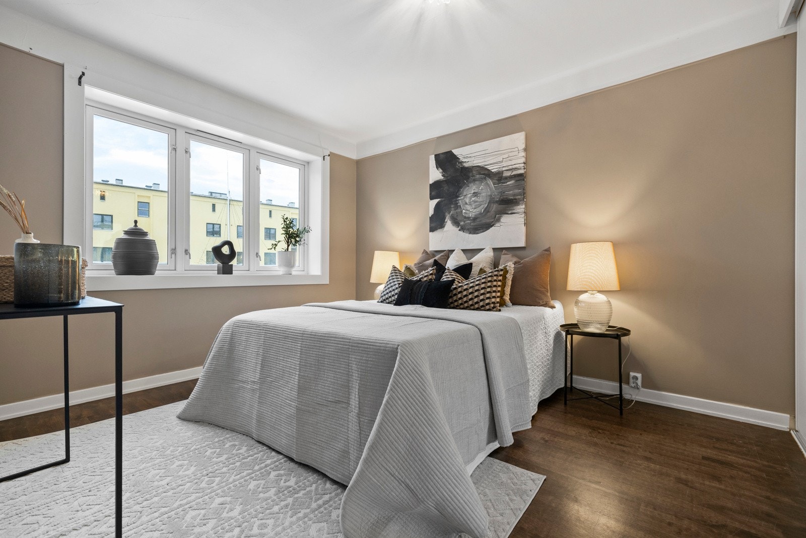 - Soverom vendt mot stille bakgård - Galleribilde