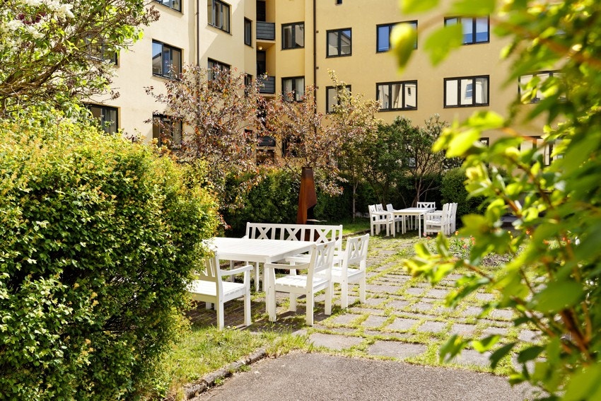 - Meget hyggelig bakgård - Galleribilde