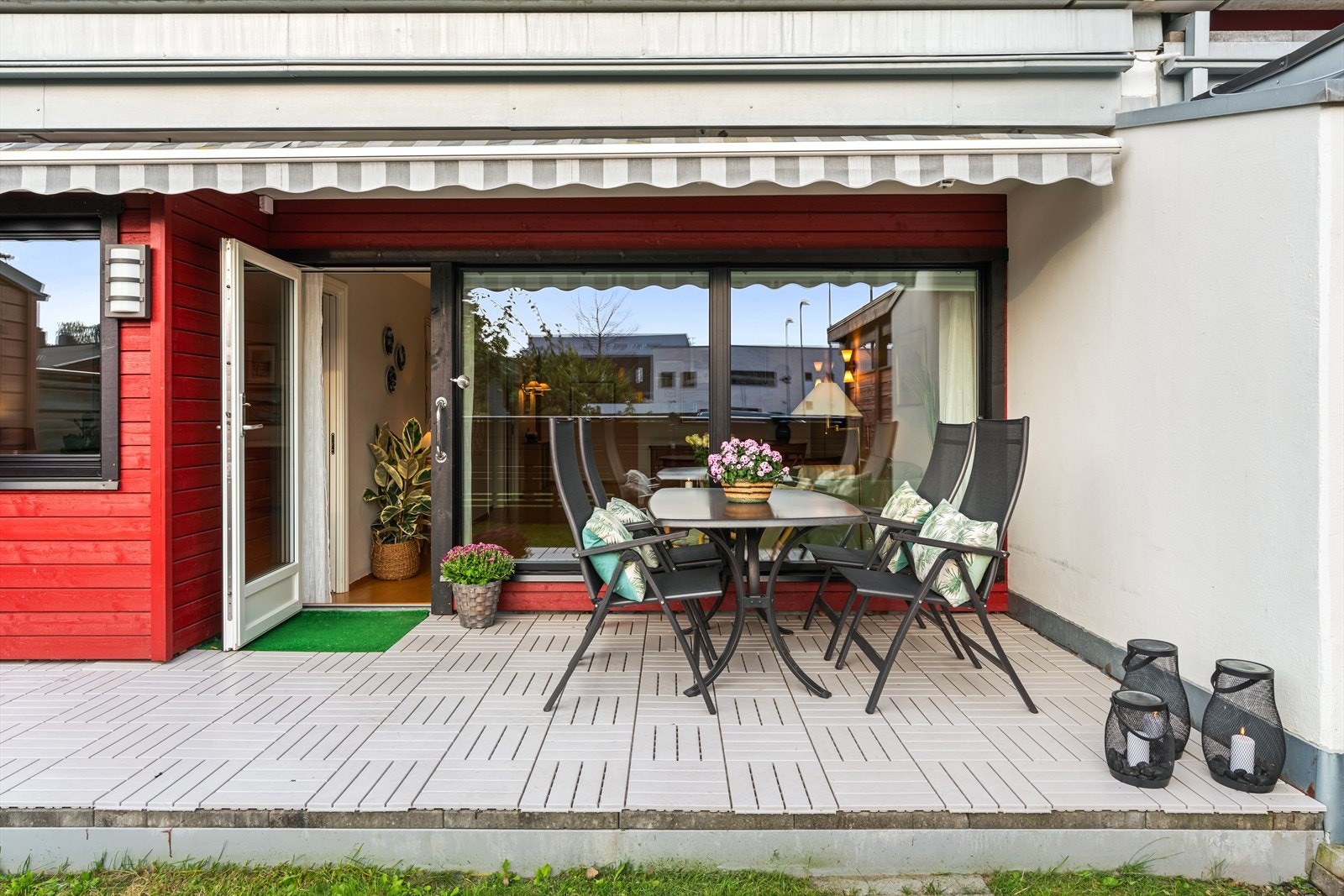 Her er det god plass til sittegruppe og grill Galleribilde