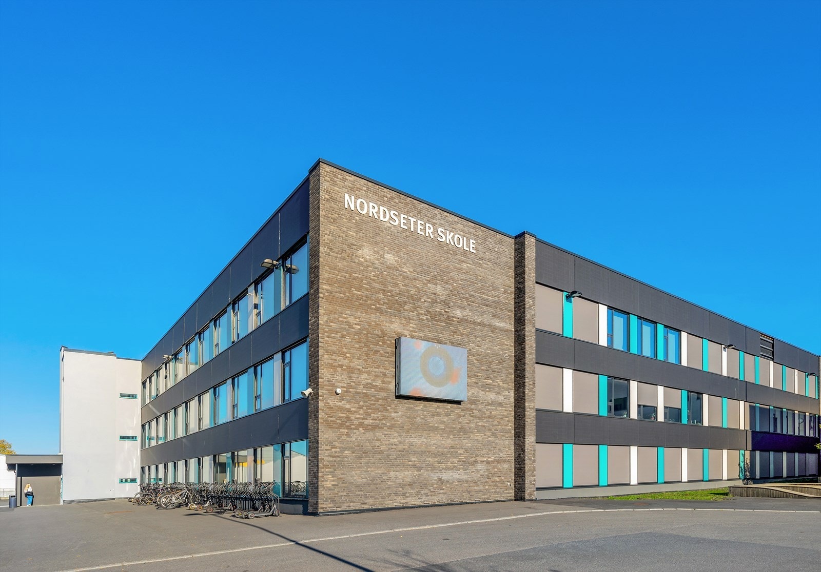 Boligen sogner til Nordseter skole (1-10. trinn), som ligger i umiddelbar nærhet til boligen Galleribilde