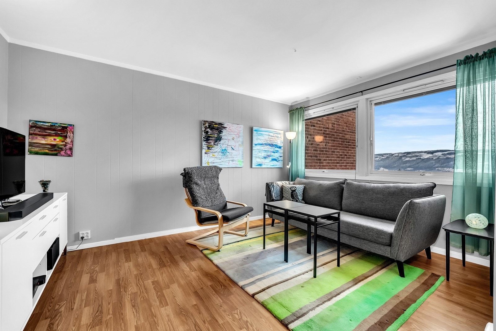 Romslig stue med fantastisk utsikt over Lillehammer! Galleribilde