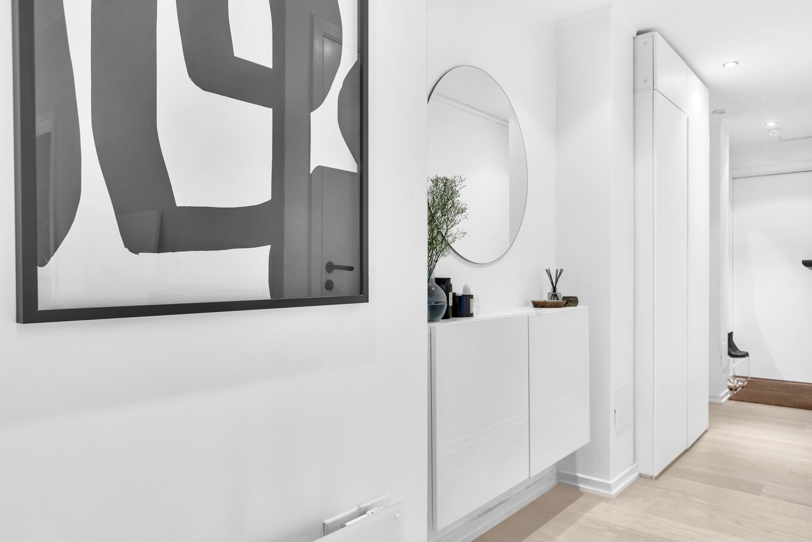 Mulighet for å sette inn er skap til yttertøy. Galleribilde