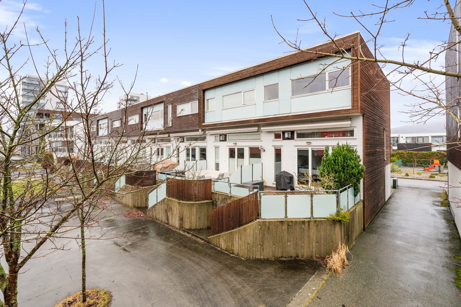 Rekkehuset ligger fint til på enden av rekken. Galleribilde