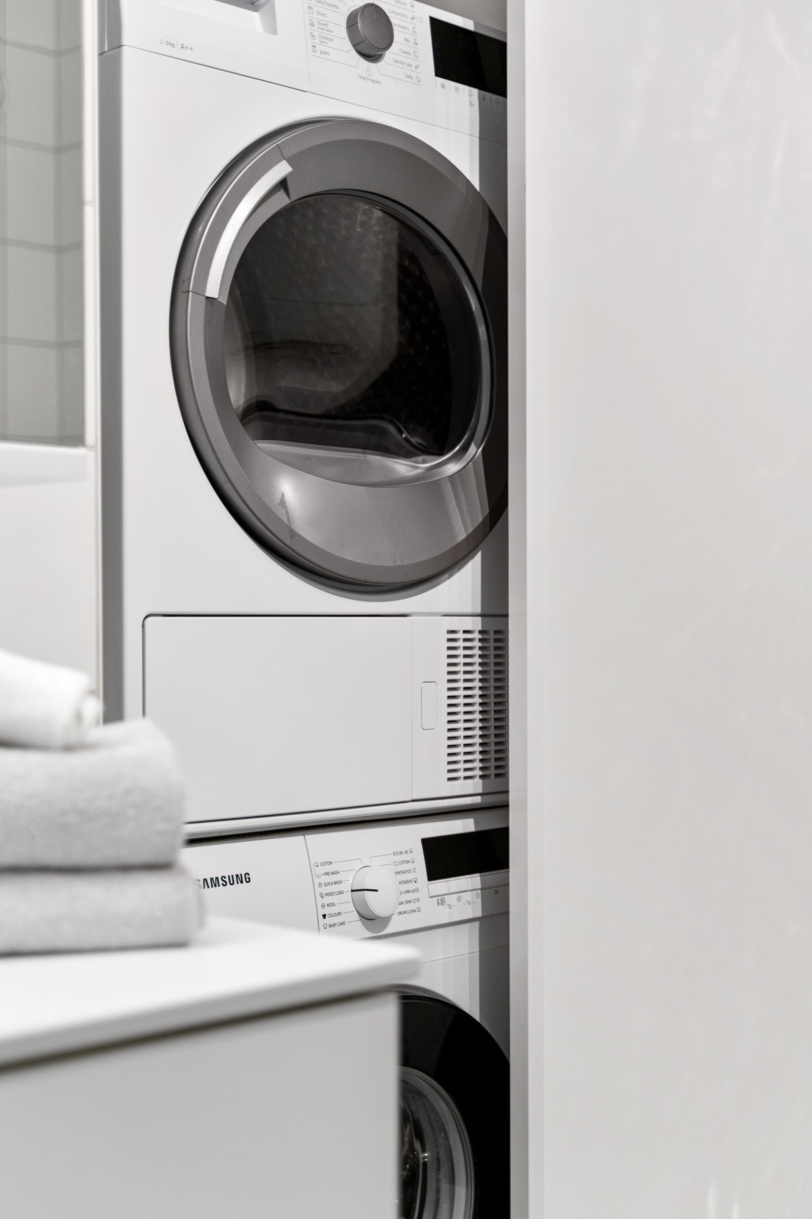 Praktisk nisje for vaskemaskin/tørketrommel Galleribilde