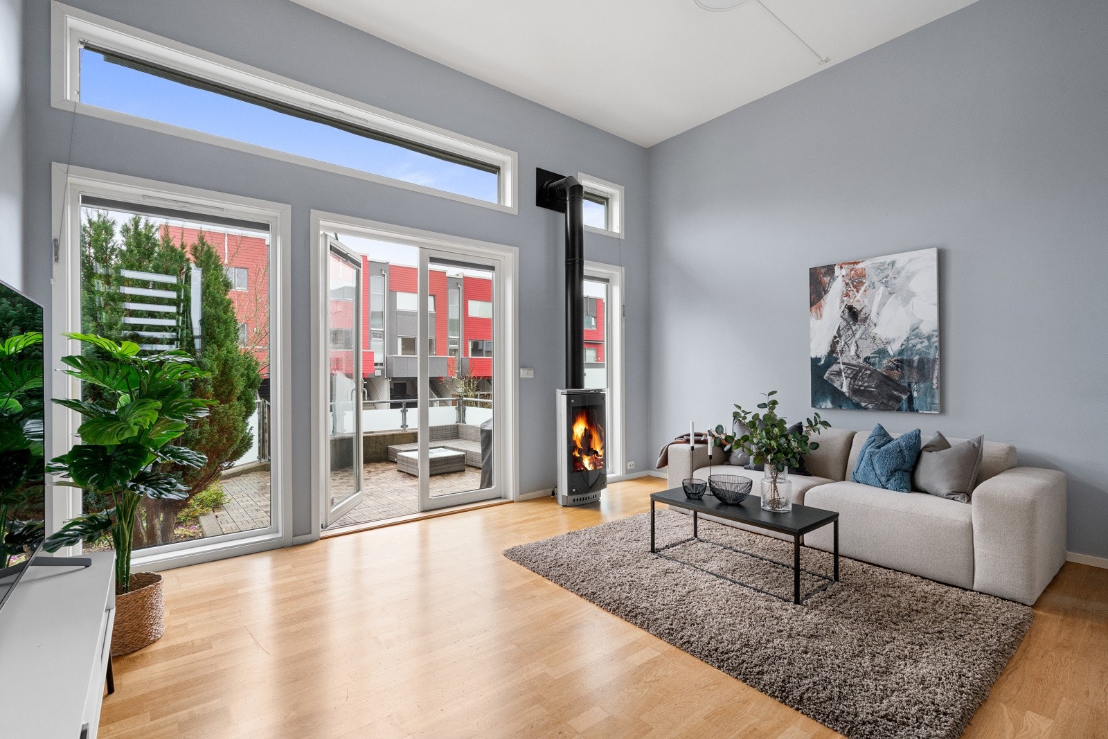 Utgang til solrik terrasse Galleribilde