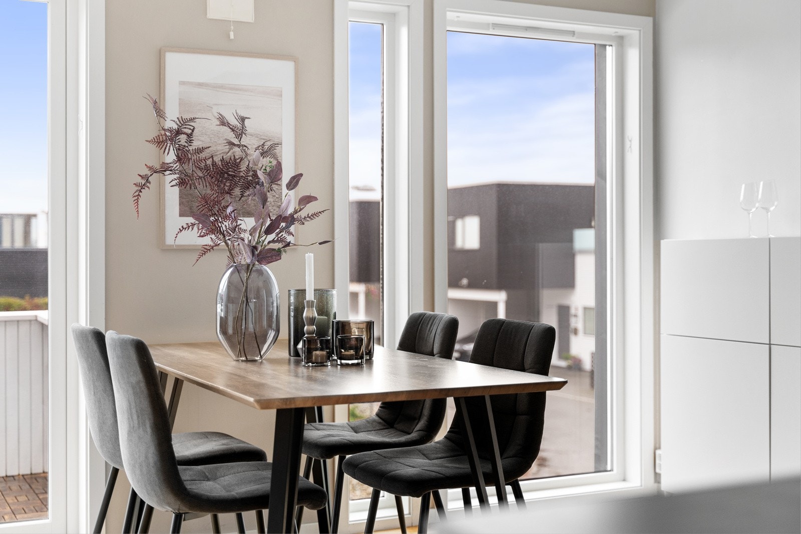 God plass til spisegruppe. Galleribilde