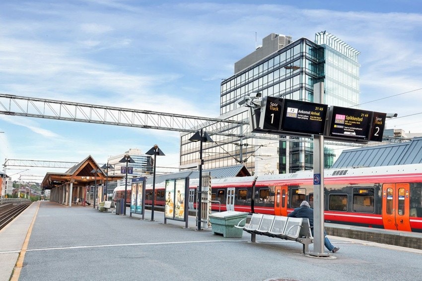 Flytoget på Skøyen stasjon er praktisk å ha i nærheten Galleribilde