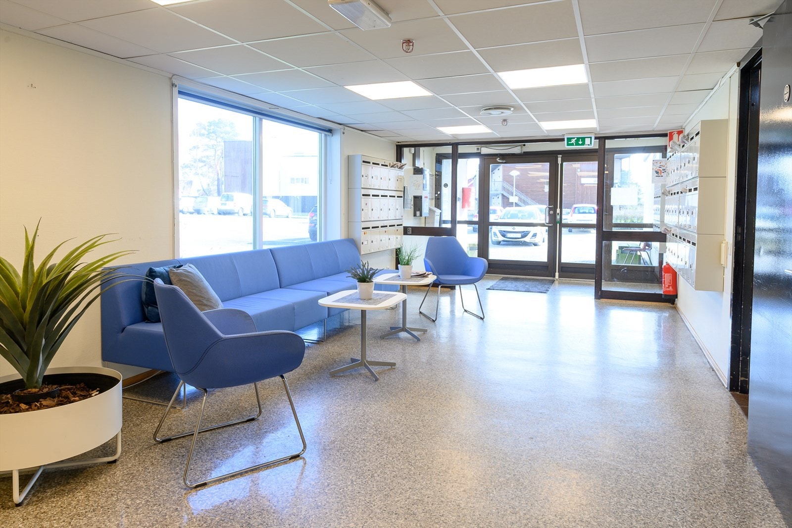 Felles sittegruppe ved inngangsparti Galleribilde