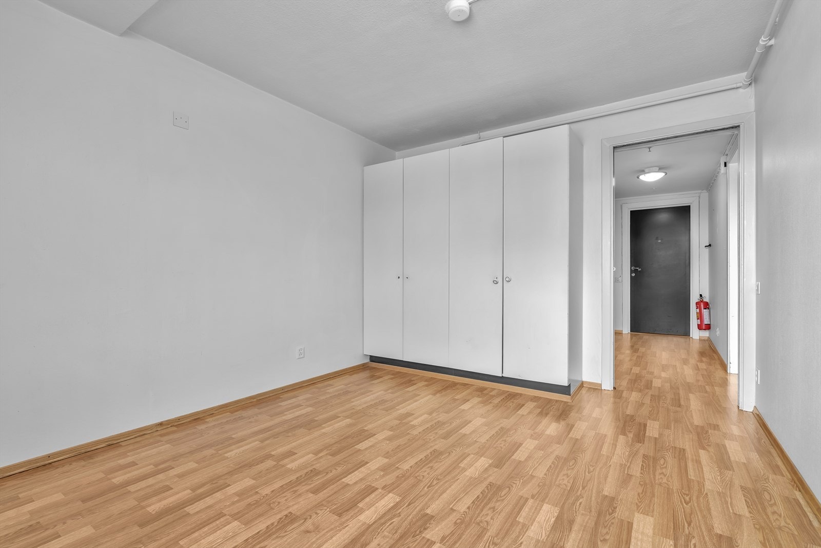 Godt med garderobeskap Galleribilde