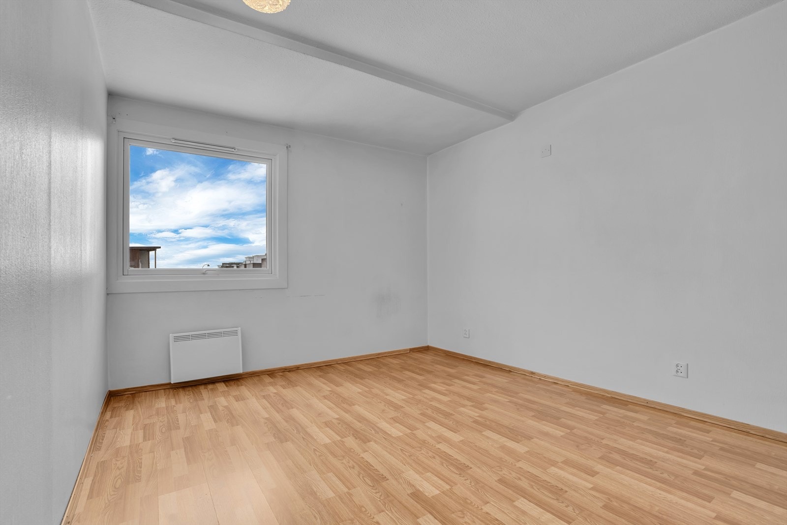 Soverom med plass til dobbeltseng Galleribilde