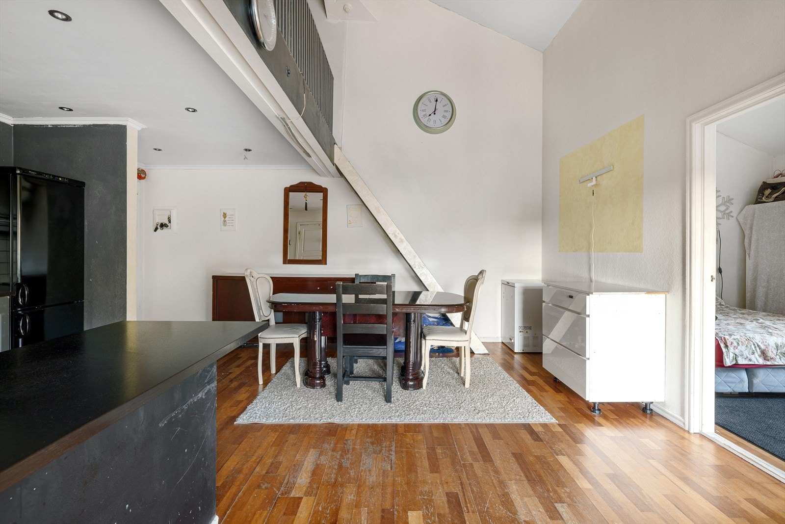 I tilknytning til kjøkkenet er det plass til en hyggelig spisegruppe Galleribilde