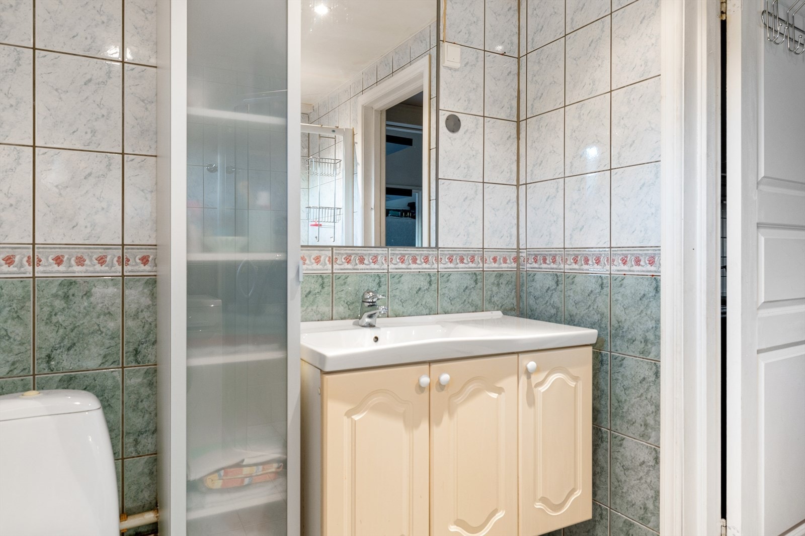 Det er montert downlights i tak for belysning Galleribilde