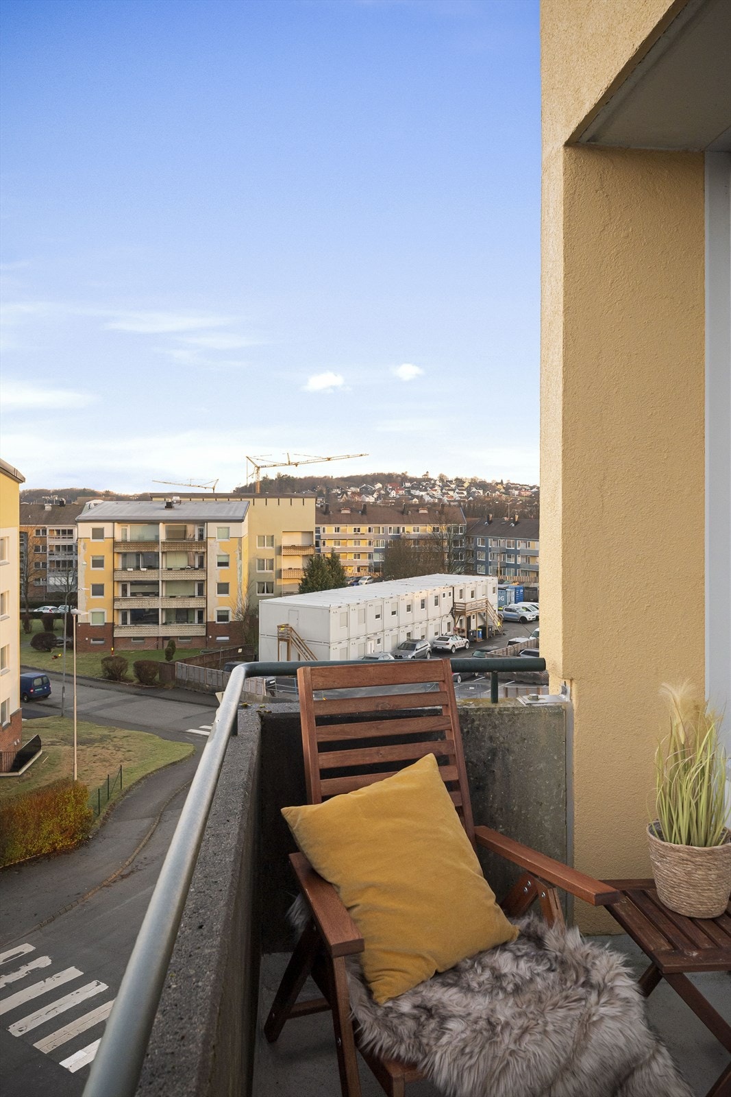 Balkong med sol fra ettermiddag til kveld Galleribilde