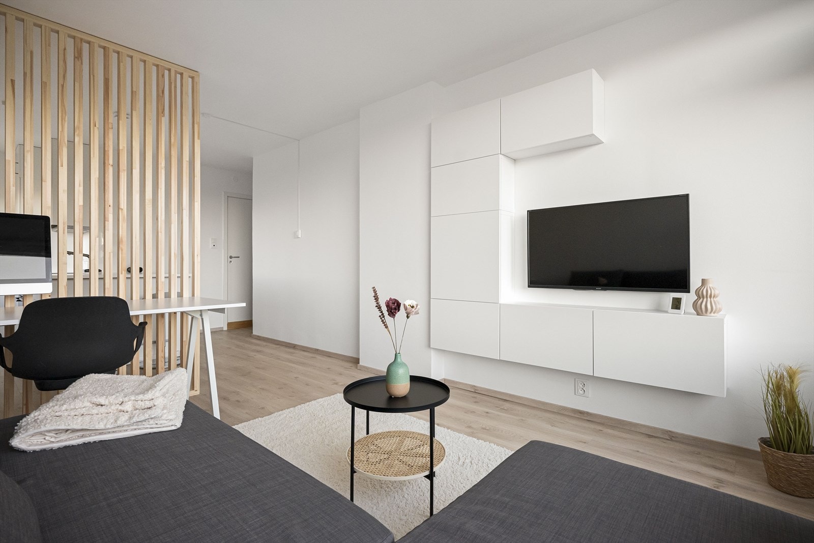 Leiligheten er pent oppusset og fremstår i moderne stand Galleribilde