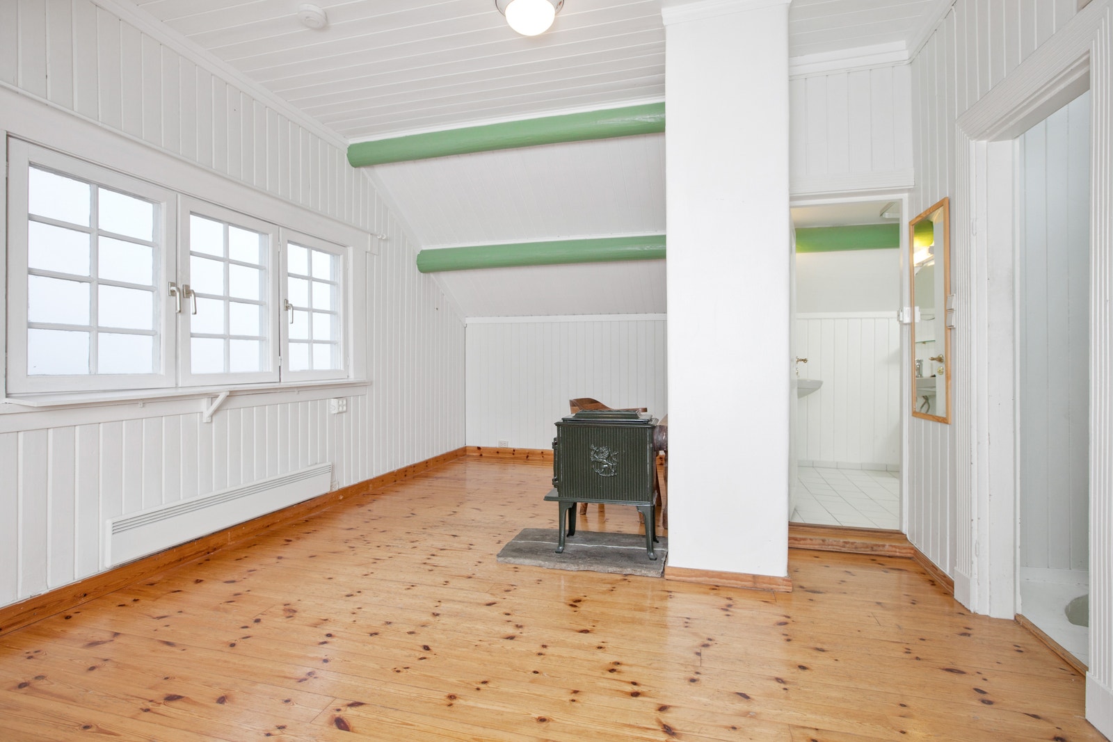 Loftstue med ilsted. Galleribilde