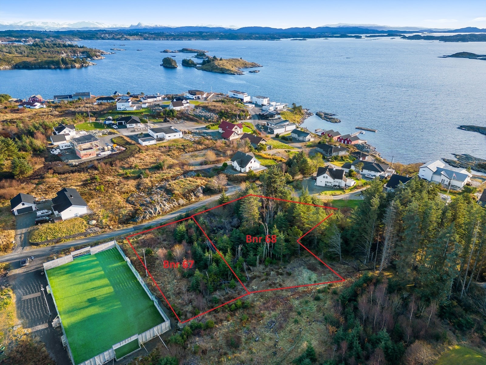 Boligtomtene - bnr. 67 og bnr. 68 - streker på bildet er ikke nøyaktig - kun av illustrativ karakter. Galleribilde
