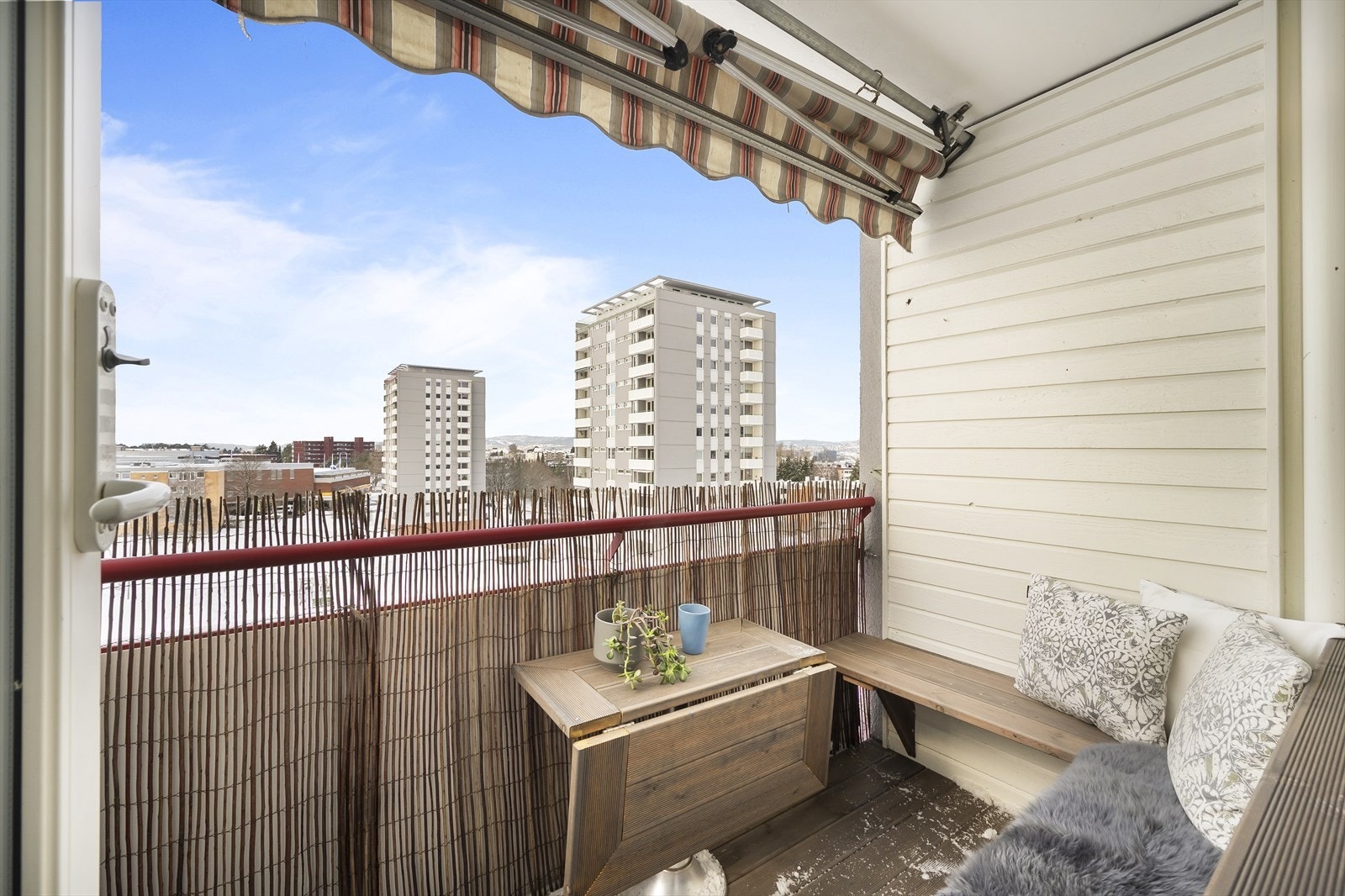 Nyoppusset, rålekkert 3-roms utsiktsleilighet med sentral beliggenhet på Manglerud. Galleribilde