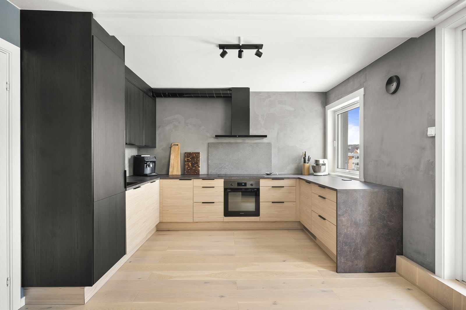 Moderne og stilsikkert kjøkken fra 2020. Galleribilde