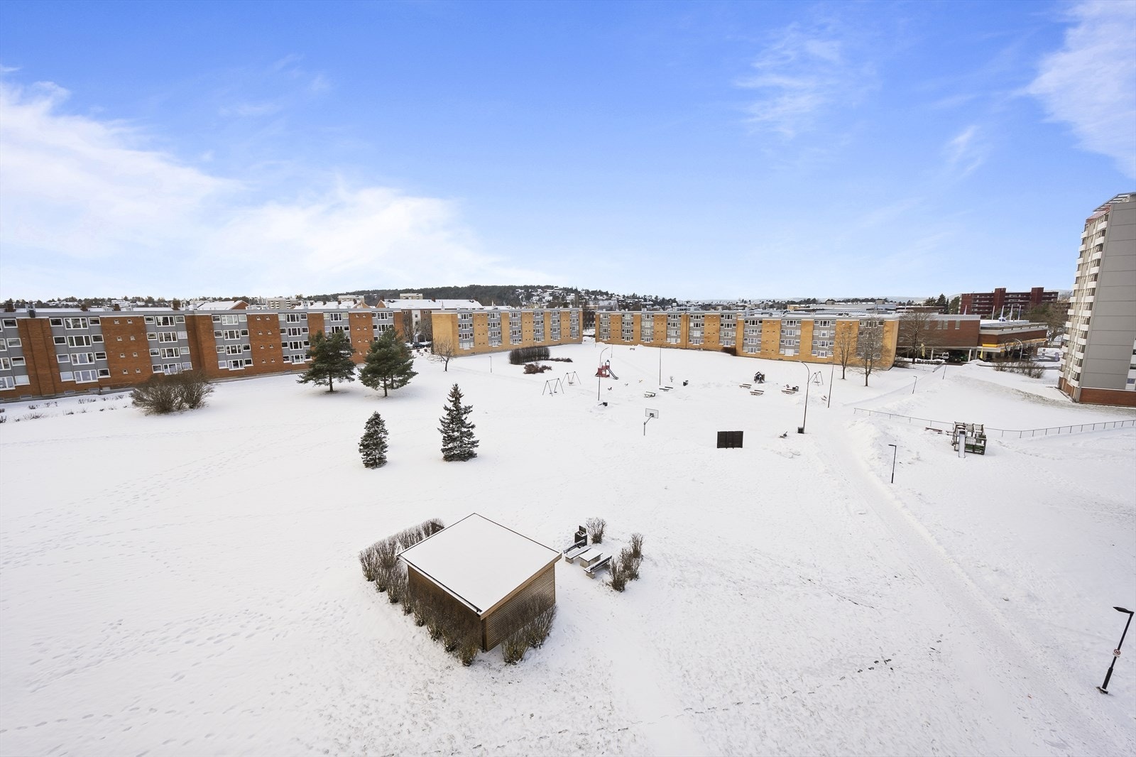 Balkongen har i tillegg grønt og fint utsyn over borettslagets fellesareal. Galleribilde