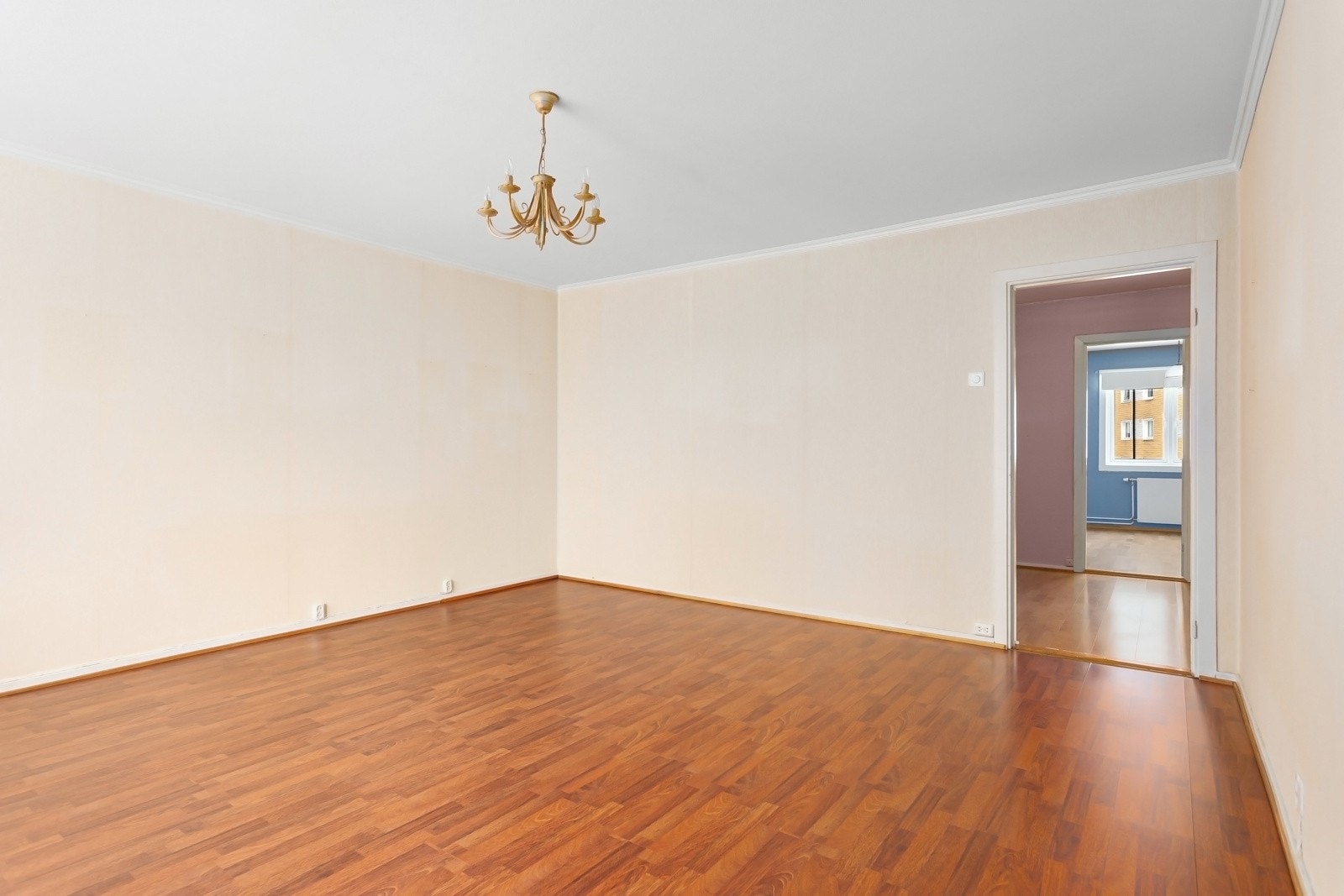 Oppvarming med radiatorer og gulvvarme på bad/wc tilknyttet sentralfyringsanlegg Galleribilde