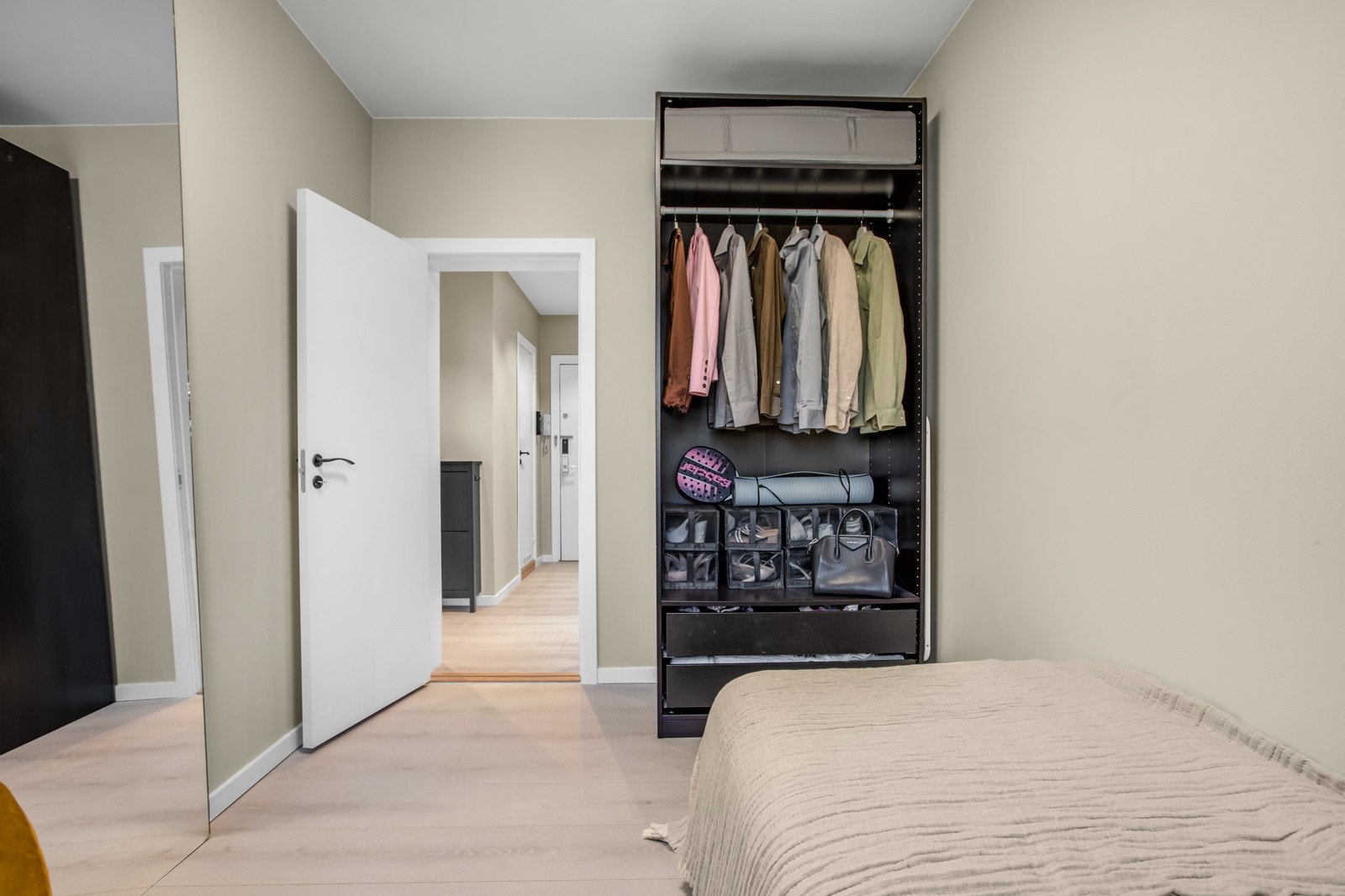 Soverom 2 er egnet som soverom, gjesterom eller hjemmekontor. Galleribilde