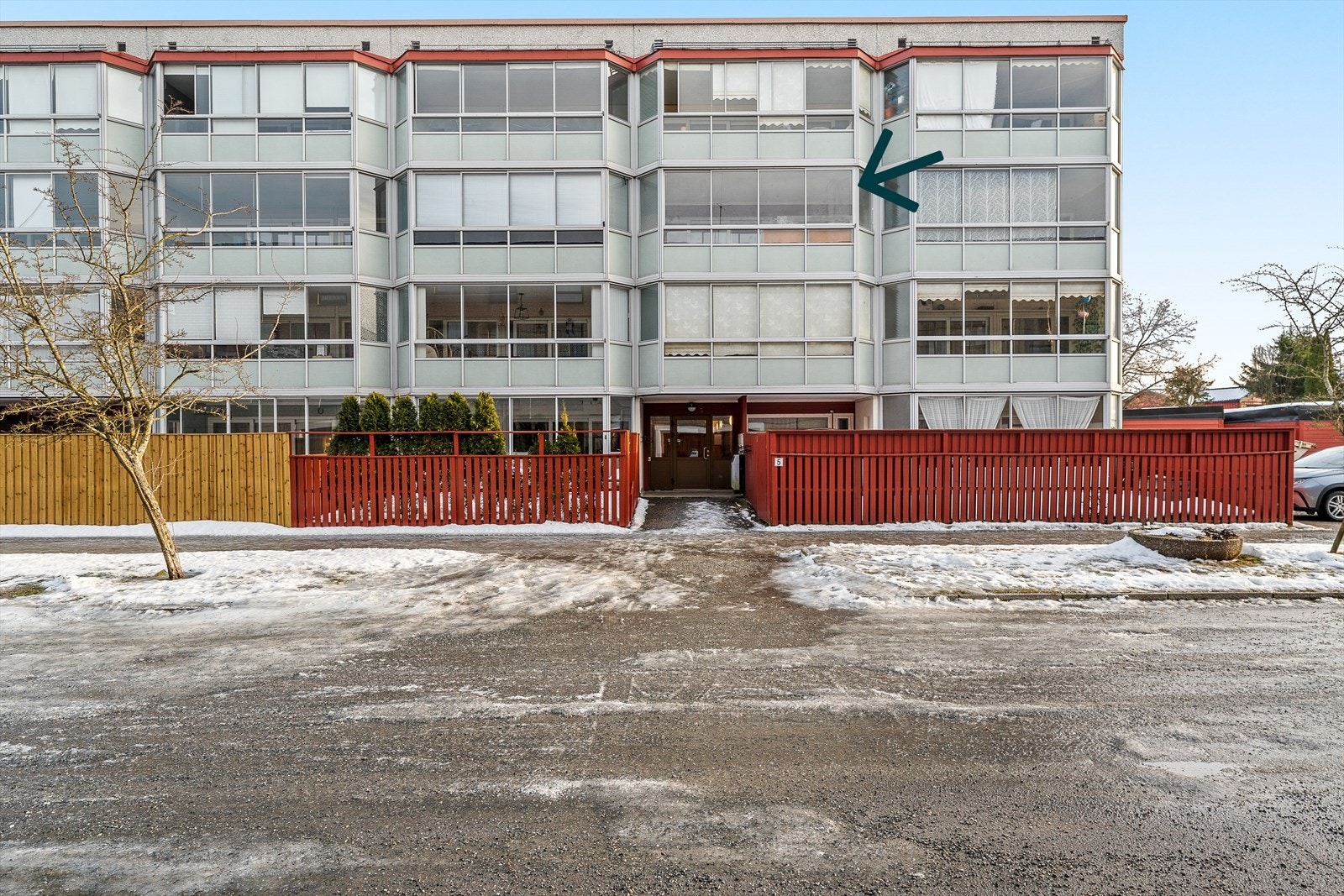 Velkommen til Riihimäkiveien 5 og en romslig 2-roms leilighet i blokkens tredje etasje! Galleribilde