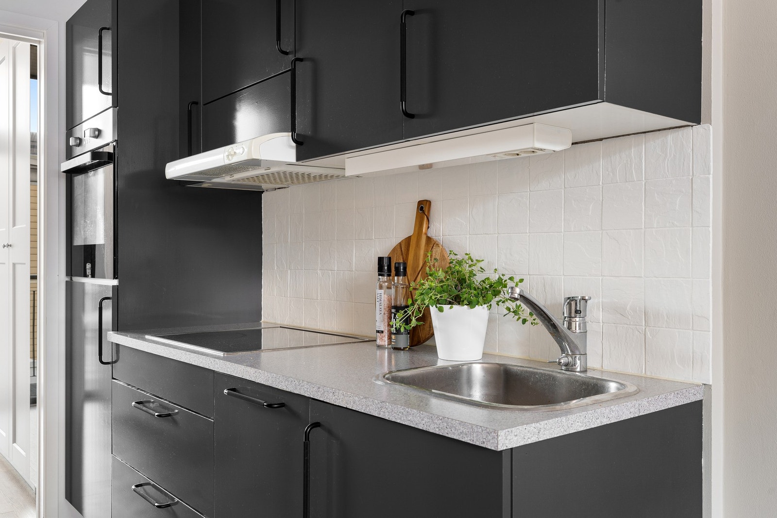 Klassisk kjøkken fra byggeår (2004) med tilstandsgrad 1 i tilstandsrapport fra takstmann. Galleribilde