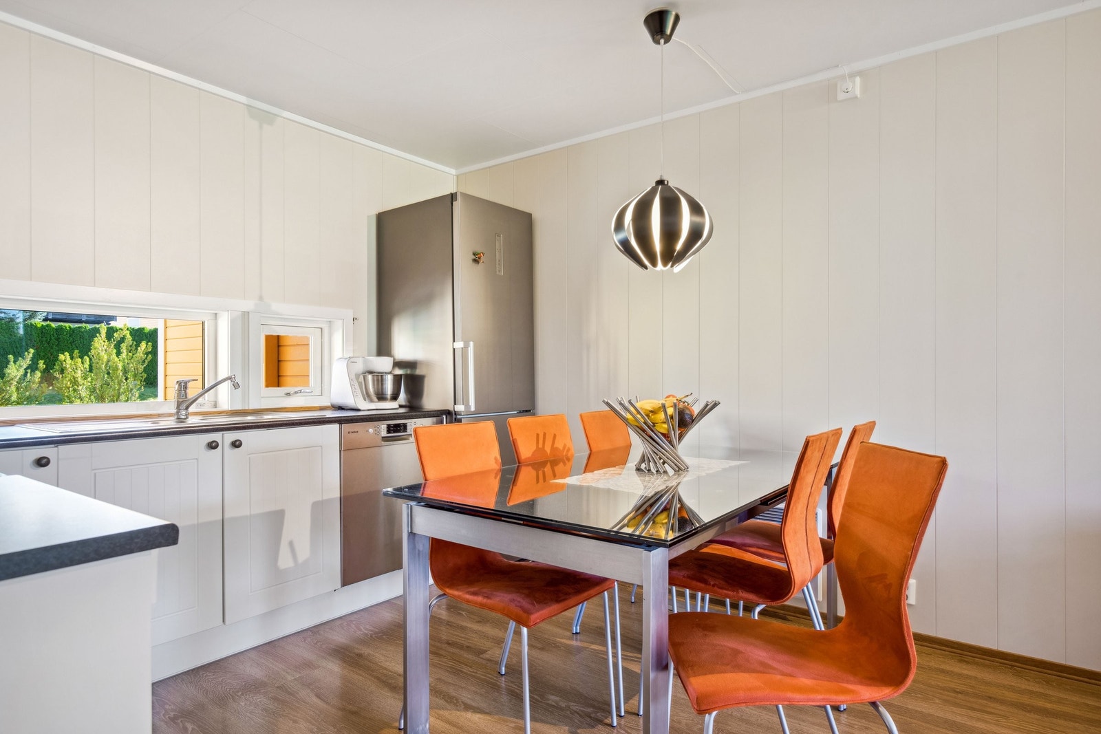 Hyggelig spiseplass, her kan man sette seg ned og nyte alle dagens måltider Galleribilde