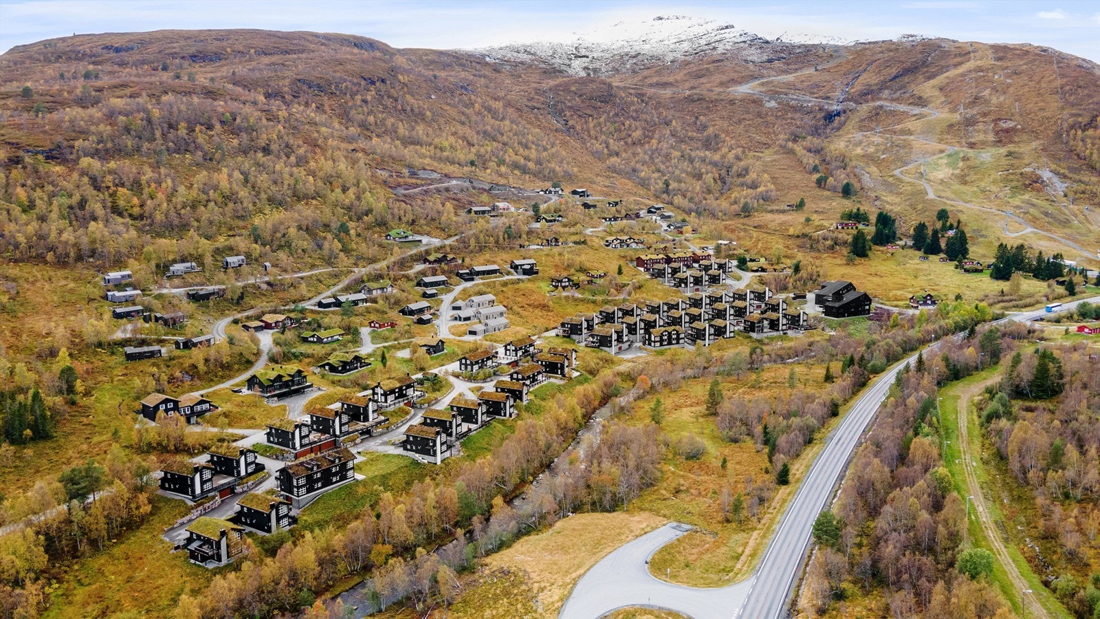 Dronebilde av nærområdet og hyttefeltet på Fursetsiden Galleribilde