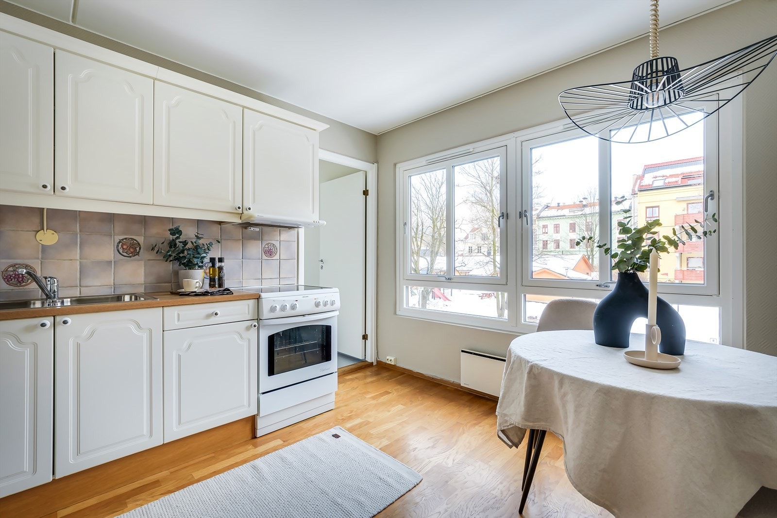 Det er godt med oppbevaringsplass i både skap og skuffer. Galleribilde