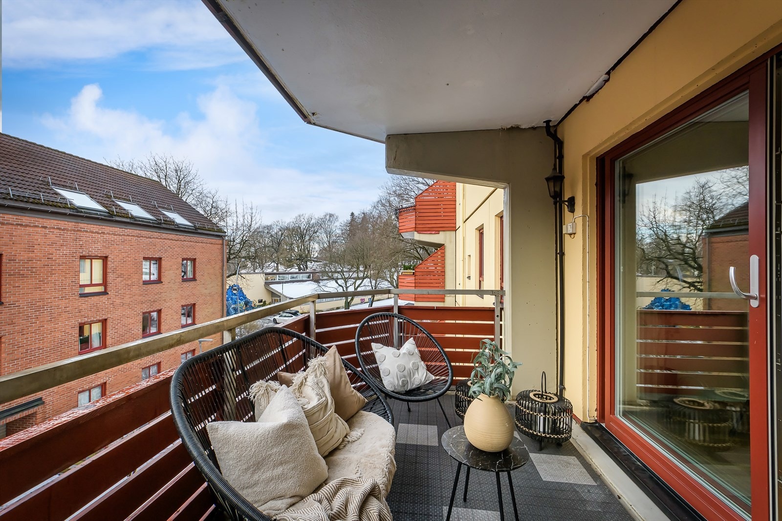 Her er det god plass til utemøbler, beplantning og grill. Galleribilde