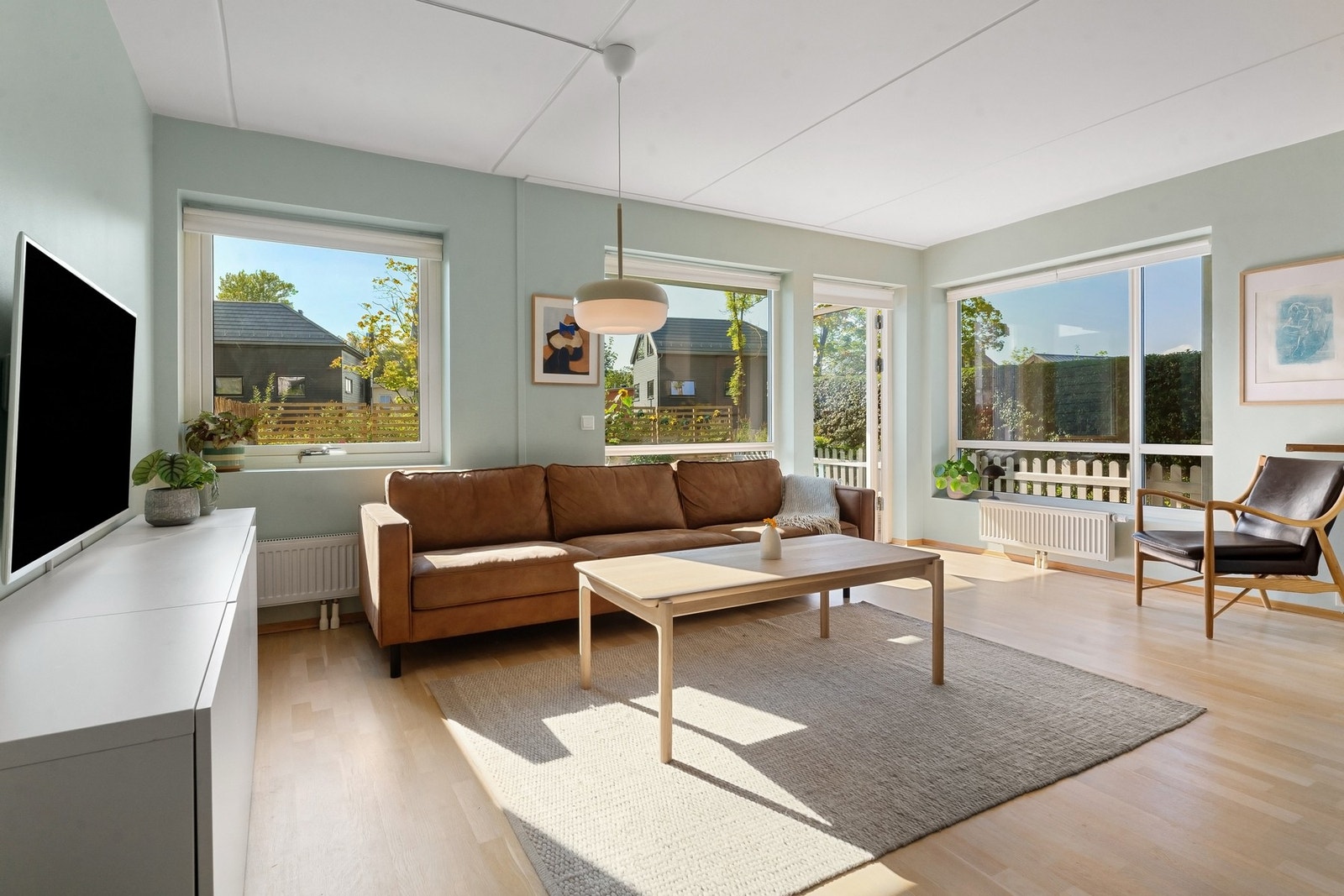 Beliggenheten på enden gir vindusflater fra flere siden som gir godt med naturlig lysinnslipp. Galleribilde