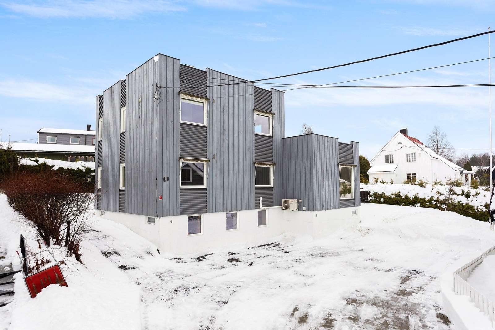 Stilig og funkisinspirert hel tomannsbolig Galleribilde