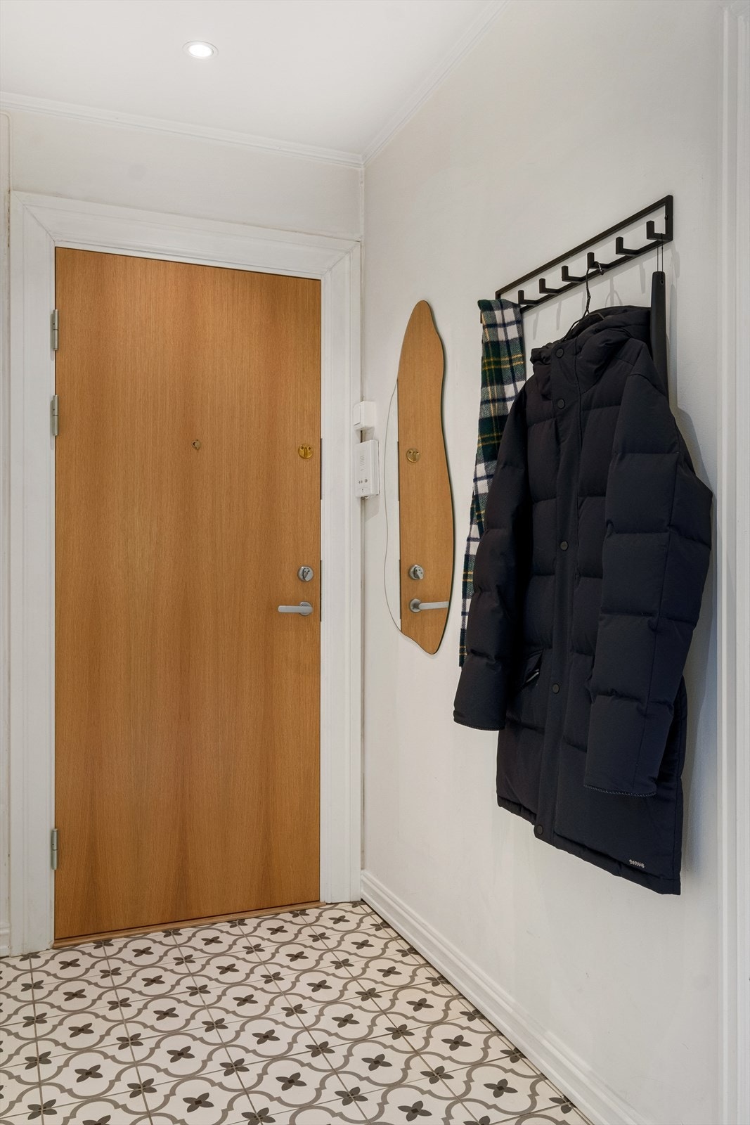 God plass til sko og yttertøy. Galleribilde