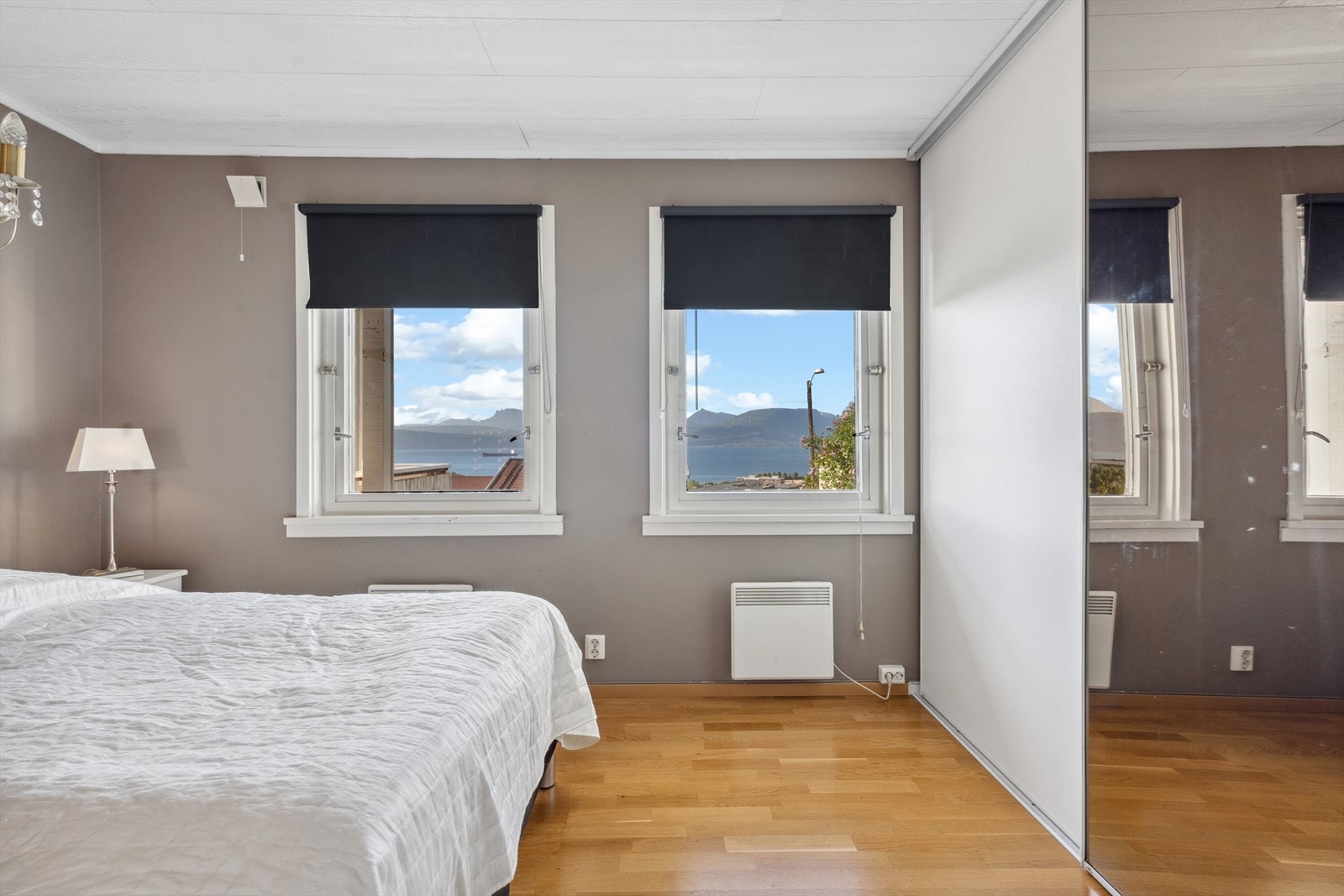 Soverom 1. Soverommet har god plass for dobbeltseng og nattbord. Galleribilde