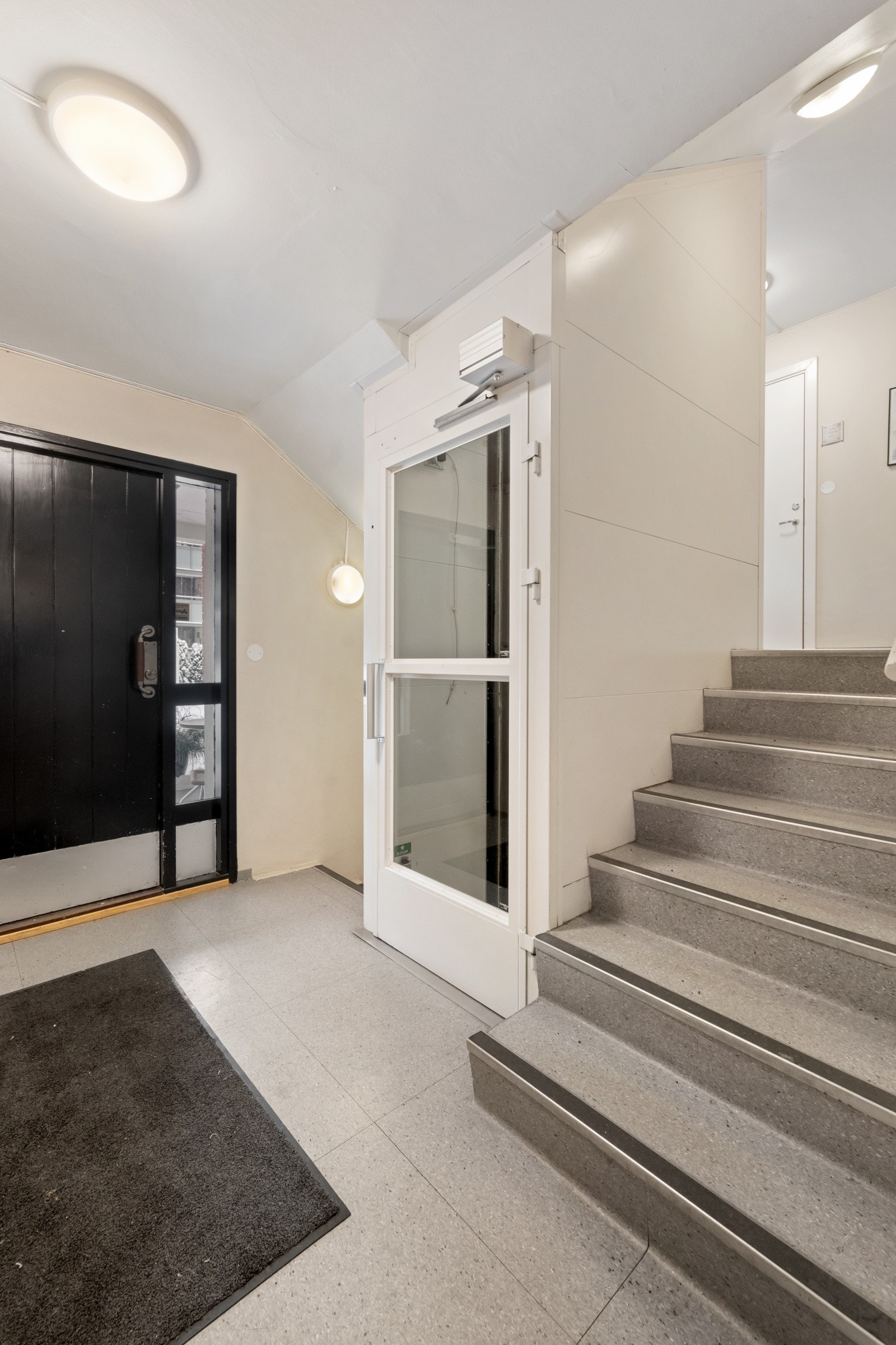 Adkomst til leiligheten via trapp eller heis. Galleribilde