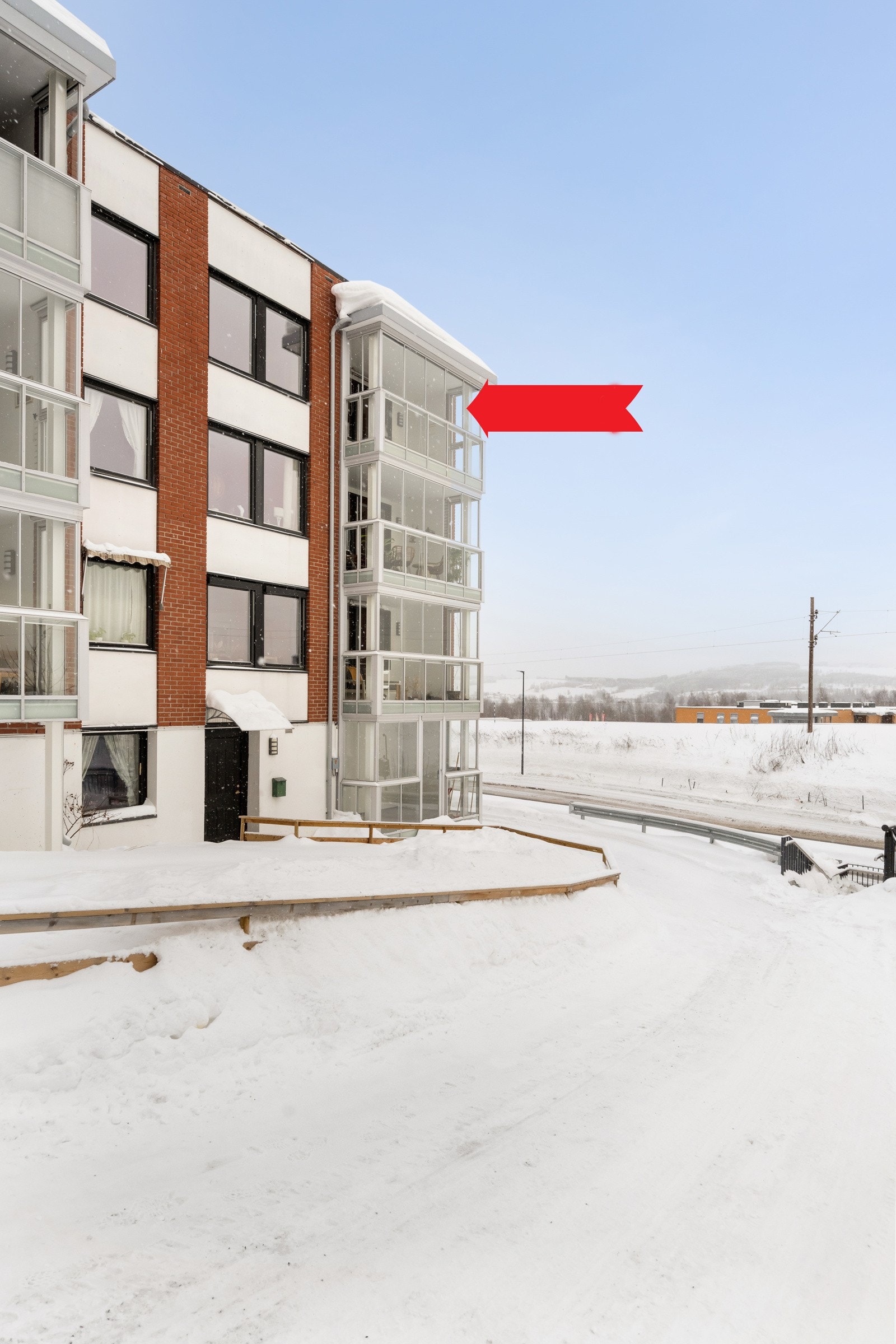 Drømmer du om å sette ditt personlige preg på en bolig? Denne leiligheten i 3. etasje byr på mange muligheter for deg som vil skape ditt perfekte hjem. Galleribilde