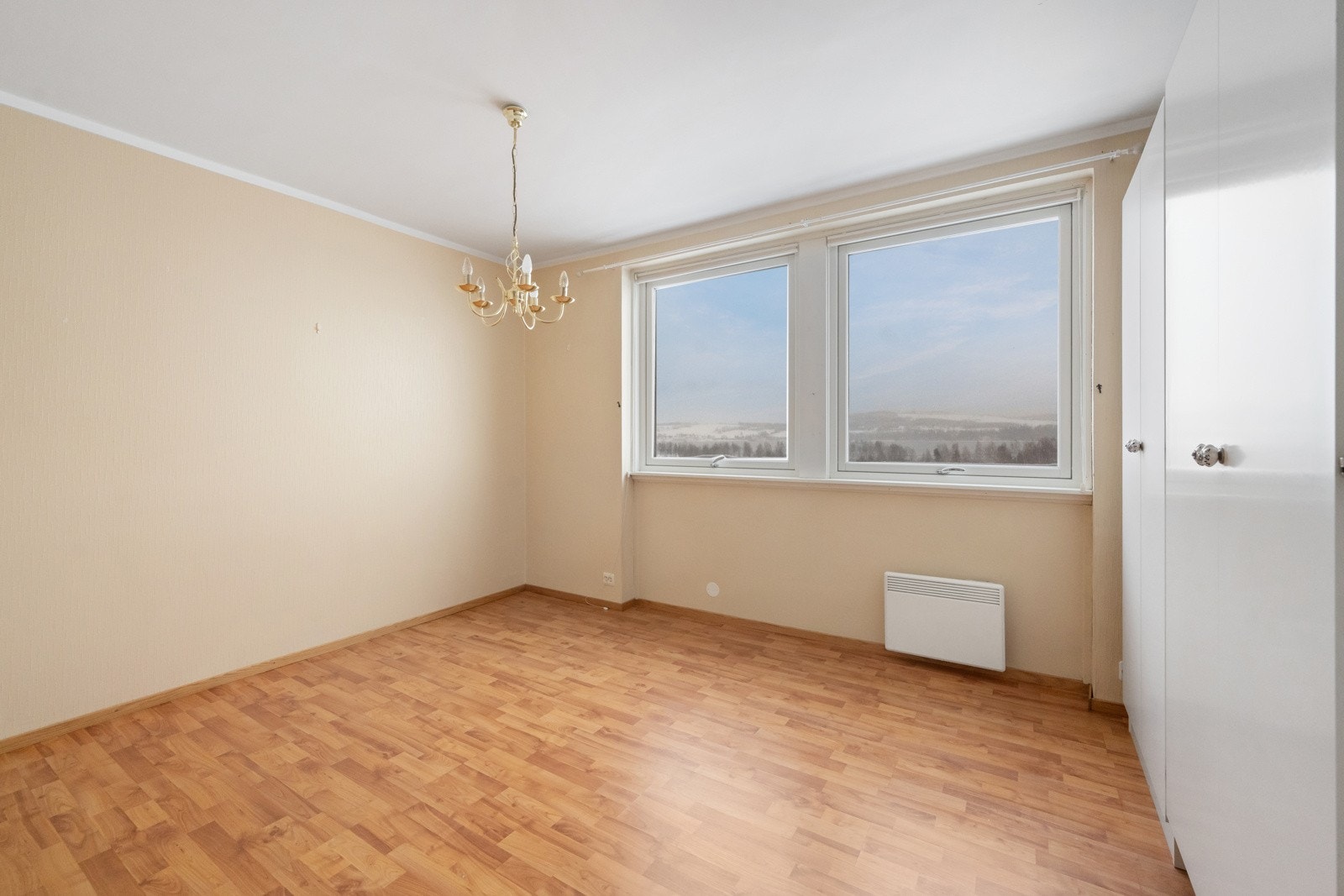 Soverom med god plass til dobbeltseng. Galleribilde