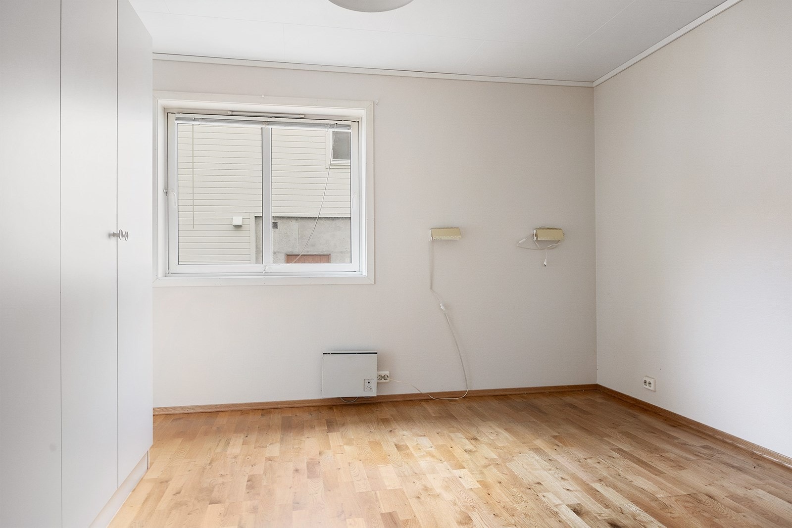 Soverom med god garderobe Galleribilde