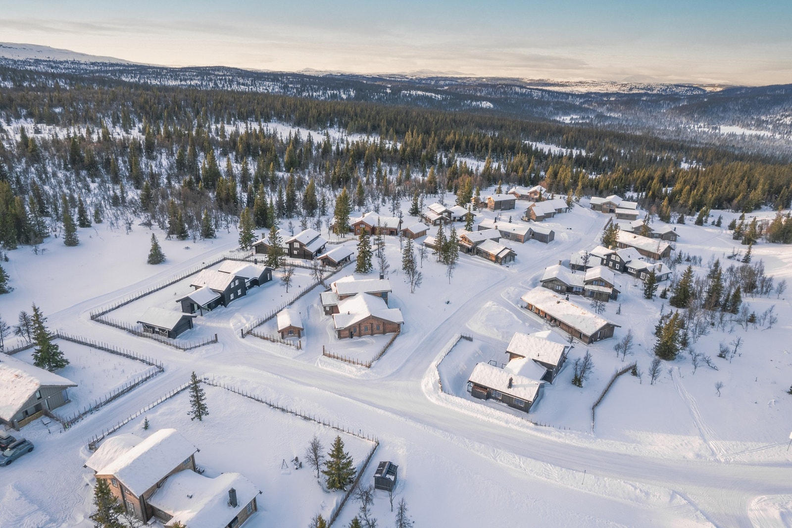 Området er koblet sammen med vestsiden av Kvitfjell med en gondol og en ny stolheis som går til toppen av denne nyeste fjellsiden. Galleribilde