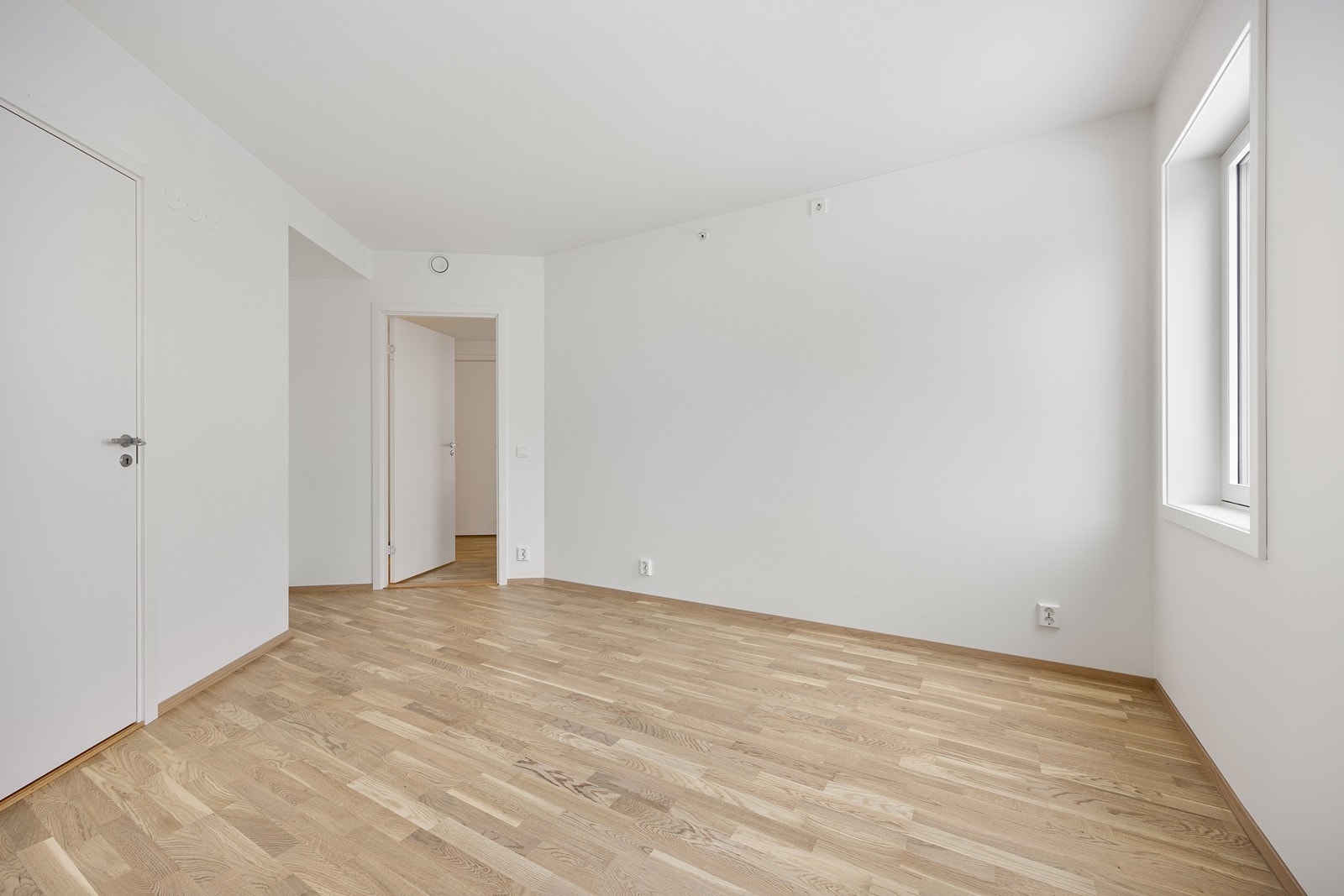 I hovedsoverom er det god plass til dobbeltseng og garderobeløsning. Galleribilde