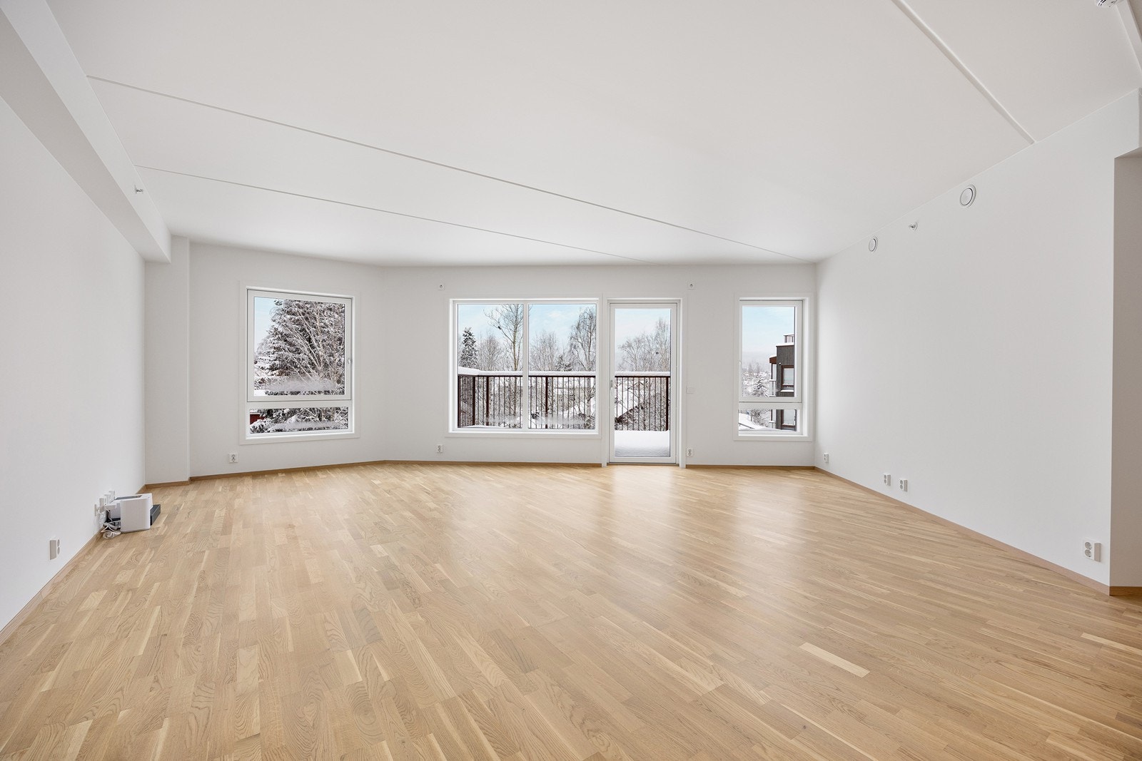 Fra stuen er det adkomst ut til en vestvent balkong. Galleribilde