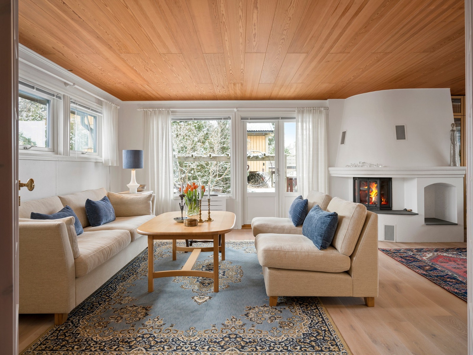 Romslig stue som kan inndeles i flere soner. Galleribilde