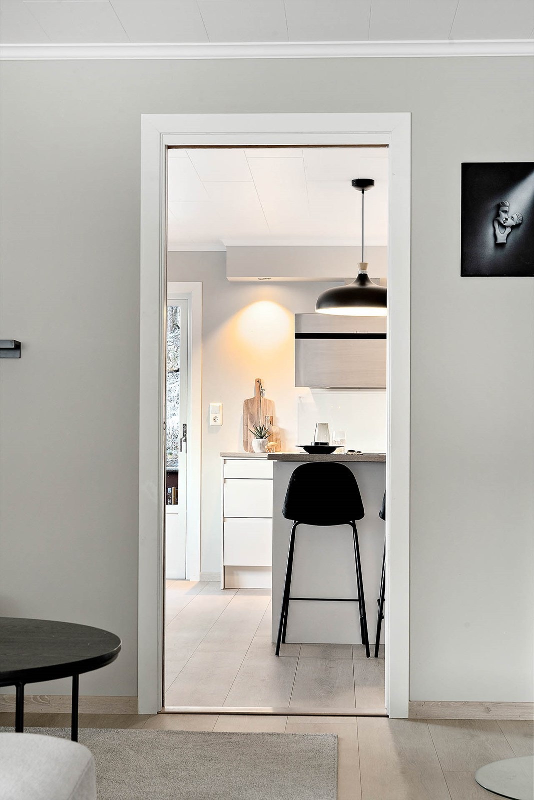 Huset har separat kjøkken med enkel tilkomst fra stuen og gangen. Galleribilde