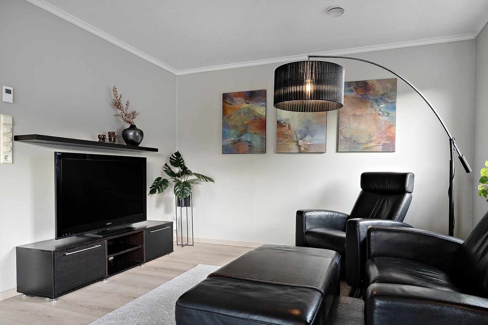 Huset har en god atmosfære med flere hyggelige oppholdssoner. Galleribilde