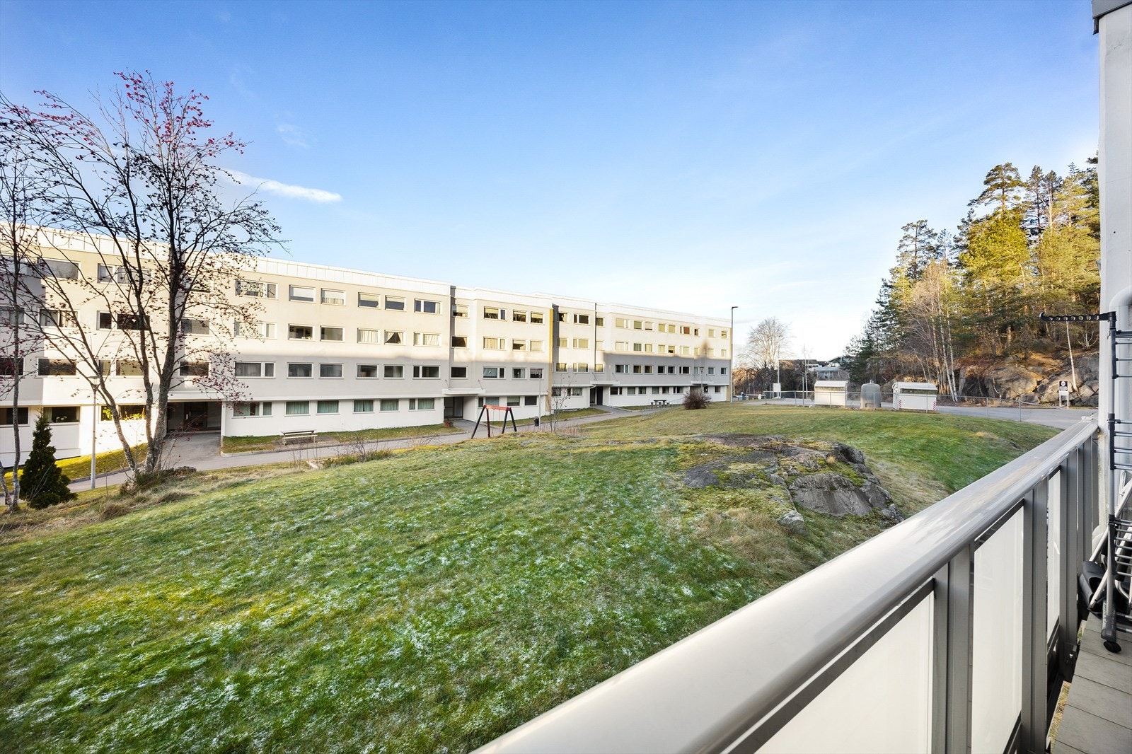 Mye grønt areal i borettslagets fellesområder. Galleribilde