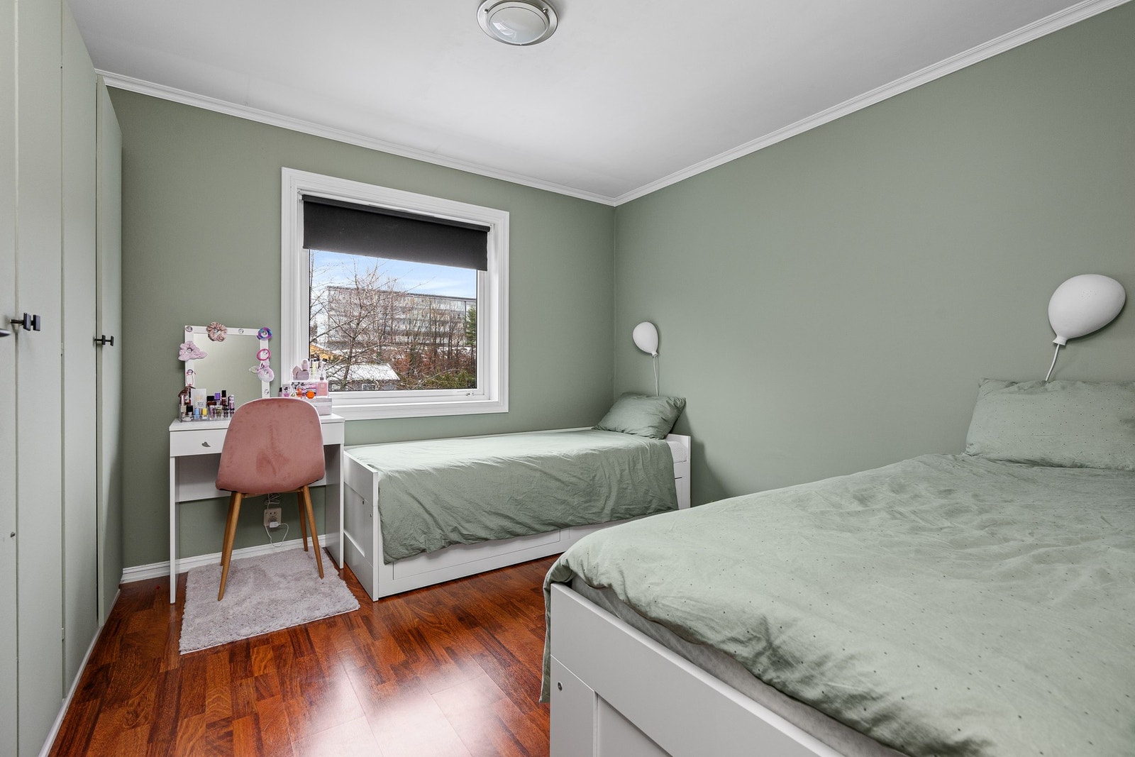 - Leiligheten har to gode soverom | God plass til garderobeskap - Galleribilde