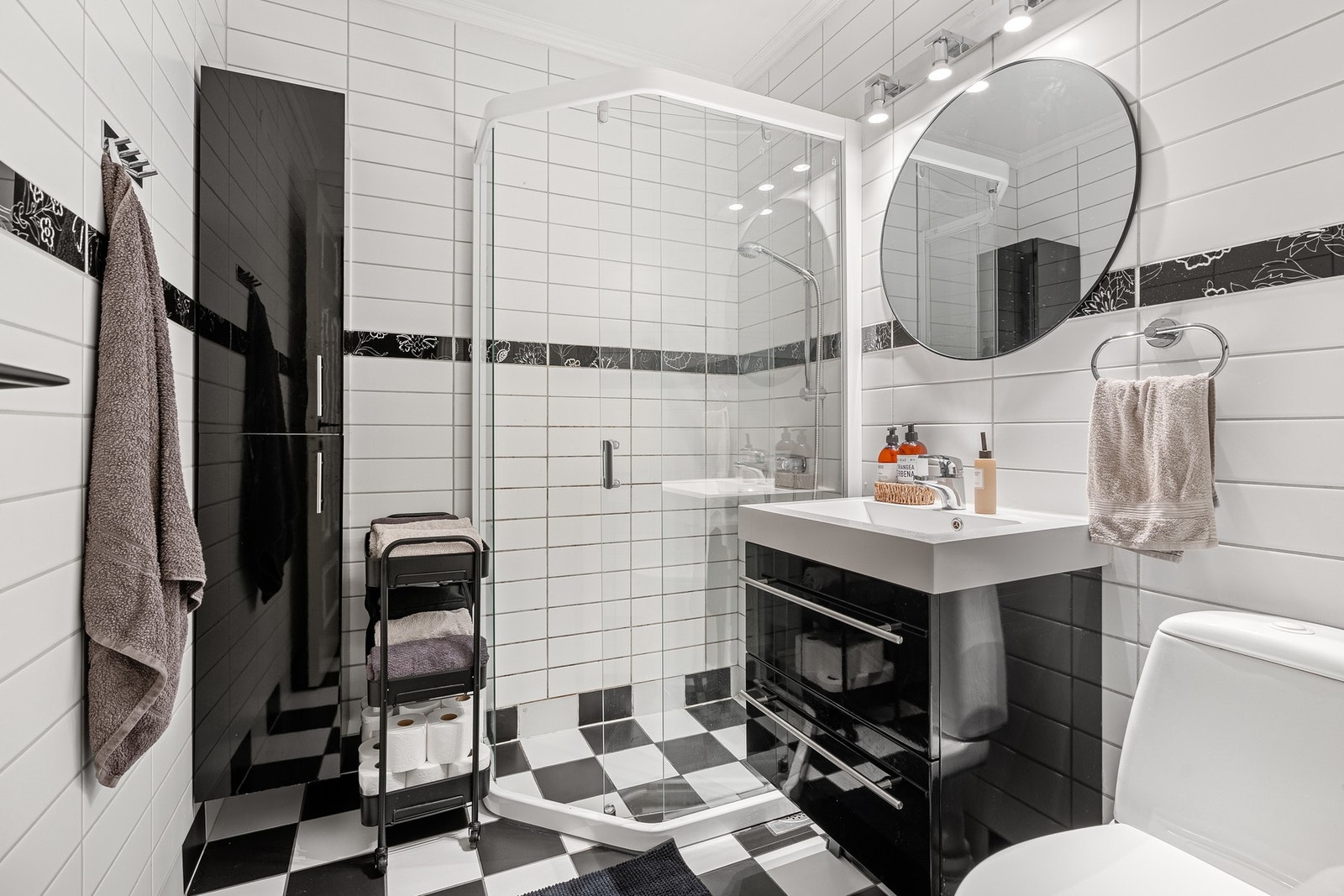 - Enkel standard på bad som er flislagt - Galleribilde