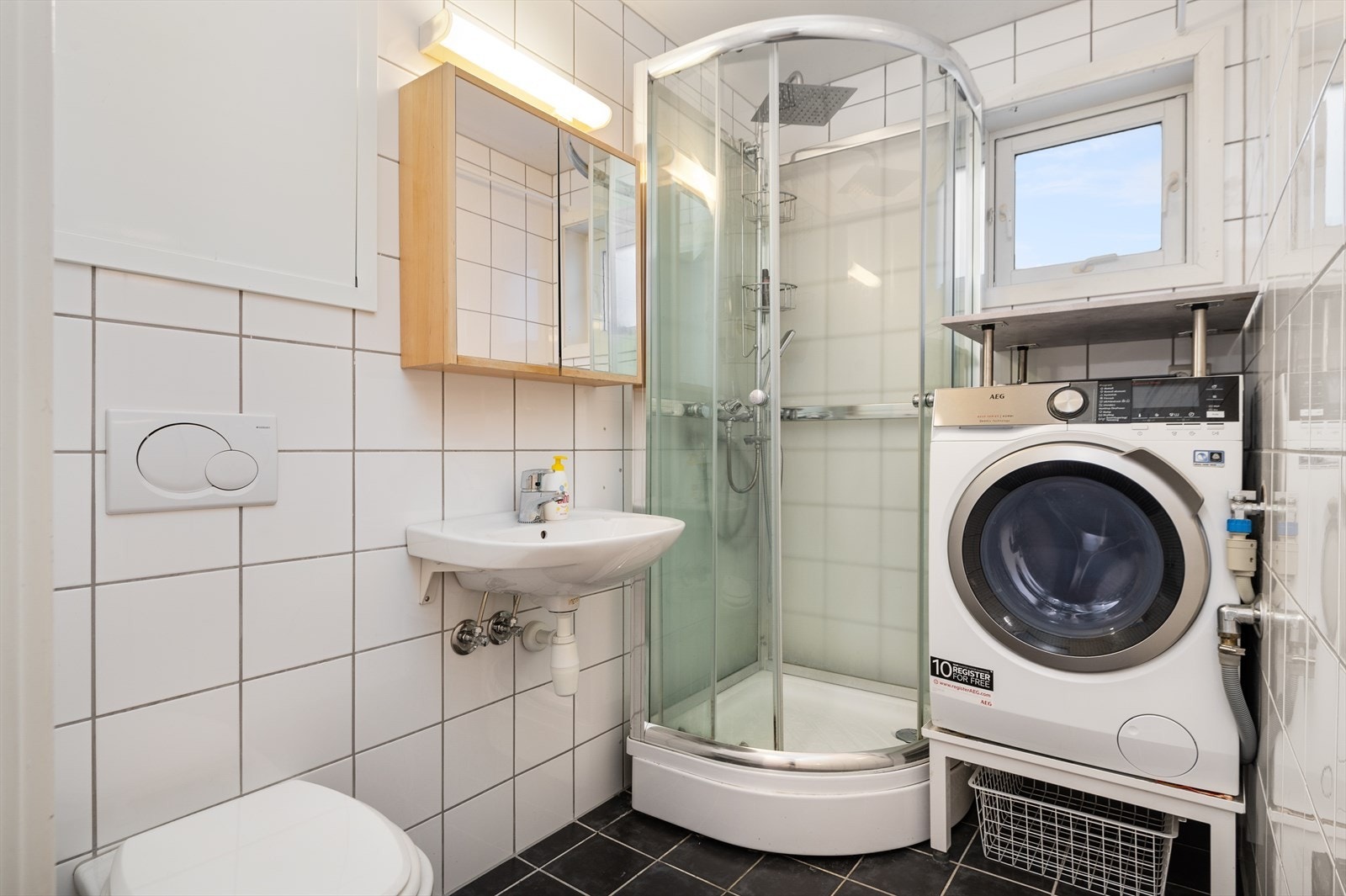 Flislagt baderom fra byggeår 2005 Galleribilde