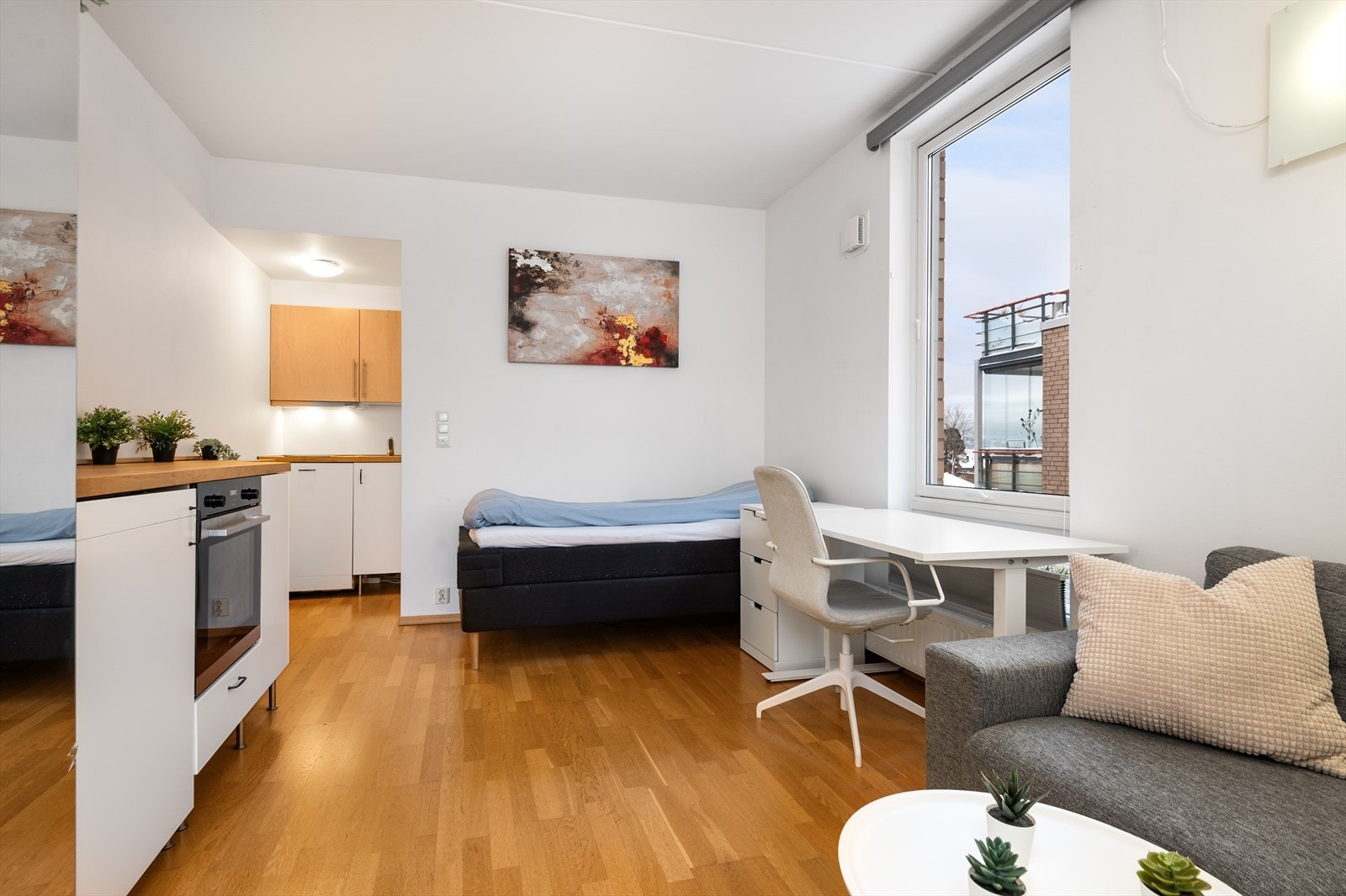 Med endebeliggenhet vil du nyte godt av lysinnslippet fra vinduer mot nordøst og sørøst. Galleribilde